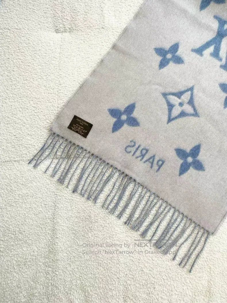 Louis Vuitton Louis Vuitton Ice Blue Double Face Cashmere Fringe Scarf Size ONE SIZE - 3 Thumbnail