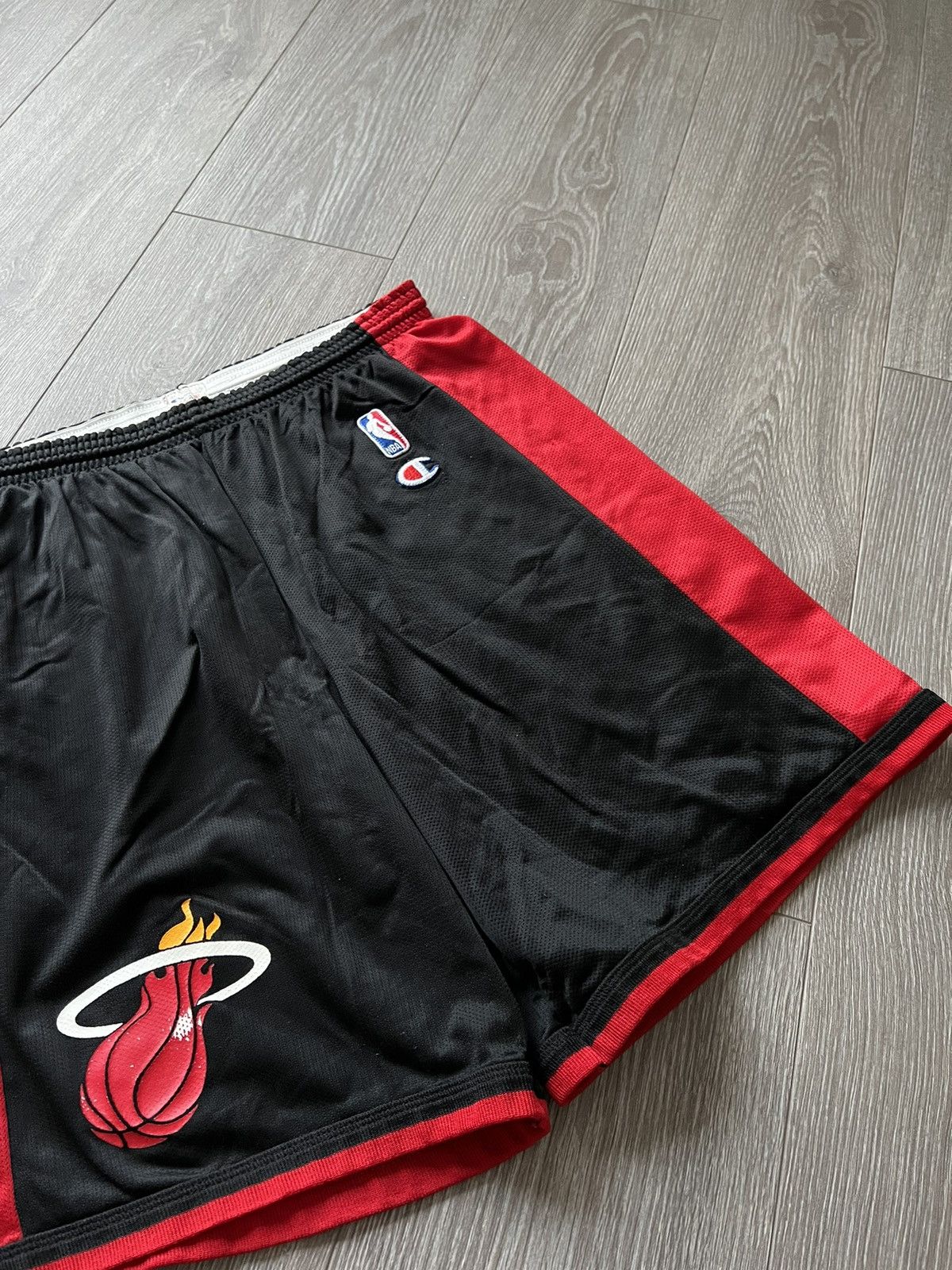 Champion × NBA × Vintage VINTAGE MIAMI HEAT NBA BASKETBALL SHORTS CHAMPION Size US 32 / EU 48 - 8 Thumbnail