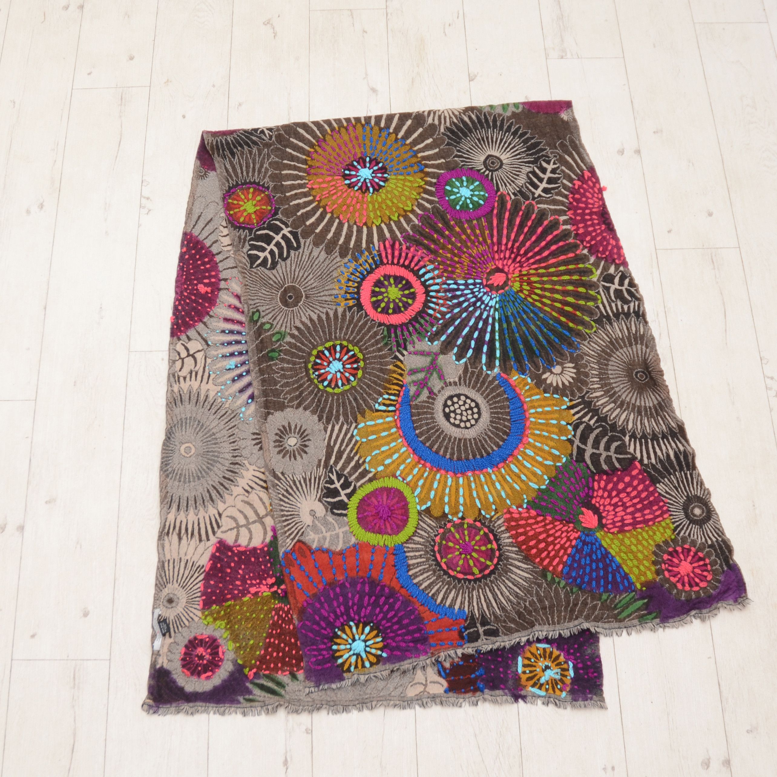 Other Mel & Davis New York 100% Wool Flower Scarf Shawl Big Size Size ONE SIZE - 6 Thumbnail