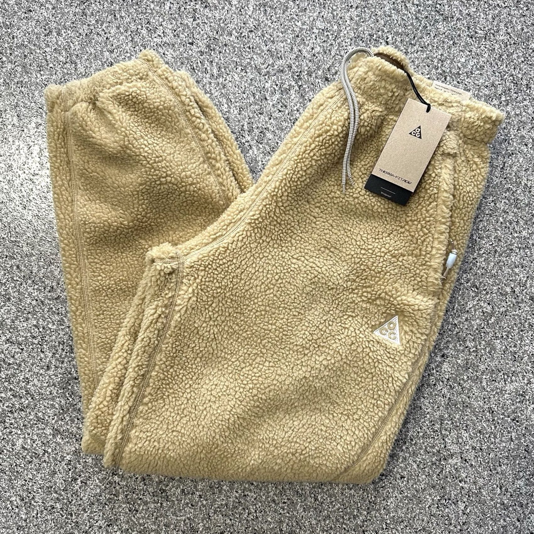 Nike Nike ACG Pants 2XL Therma Fit Windproof Sherpa Fleece Beige FFV8827 Womens? Size US 39 - 2 Thumbnail