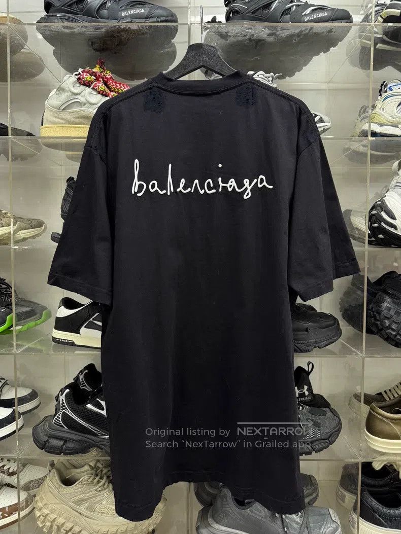 Balenciaga Balenciaga Qixi Solid Color Heart Shaped Worn Effect Short Size US M / EU 48-50 / 2 - 2 Thumbnail