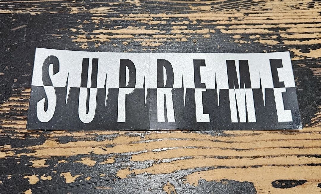Supreme Supreme Split (Predator) Sticker FW25 + FREE SURPRISE Size ONE SIZE - 1 Thumbnail