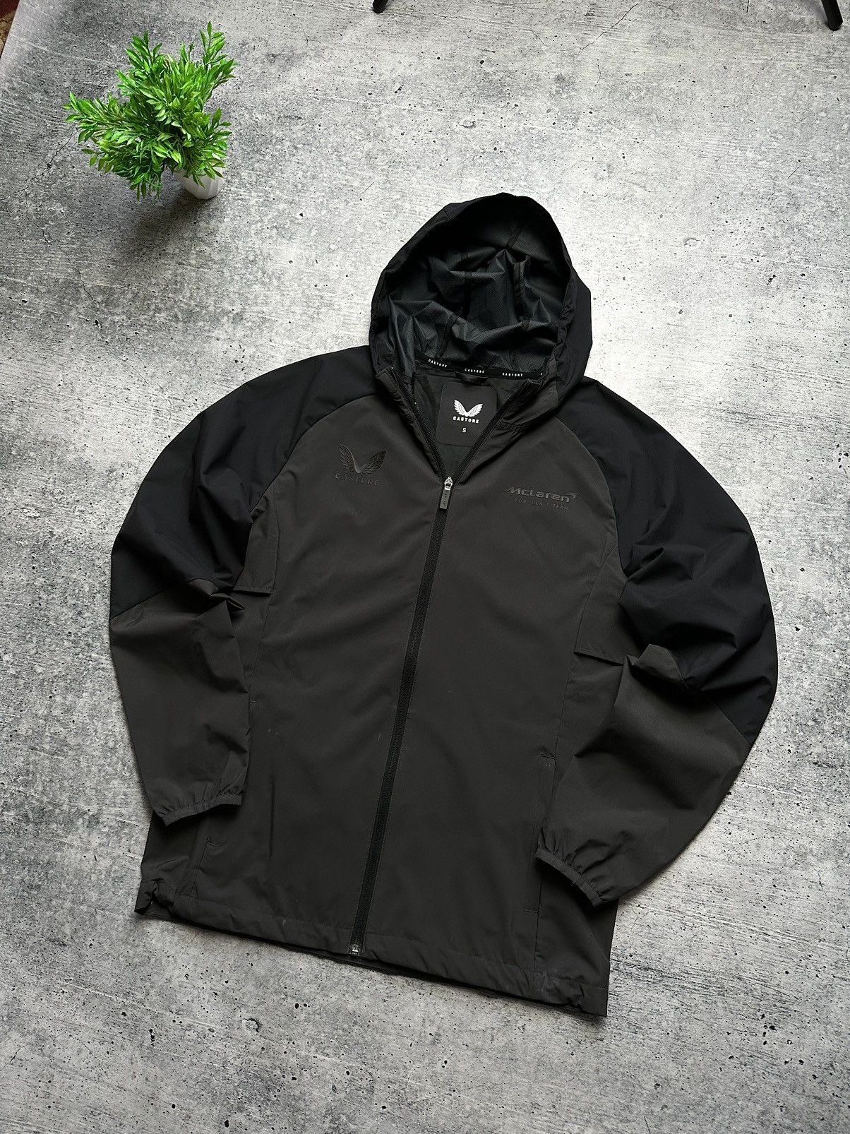 Castore Castore Mclaren Formula 1 Racing F1 Rain Packable Jacket Size US S / EU 44-46 / 1 - 2 Thumbnail