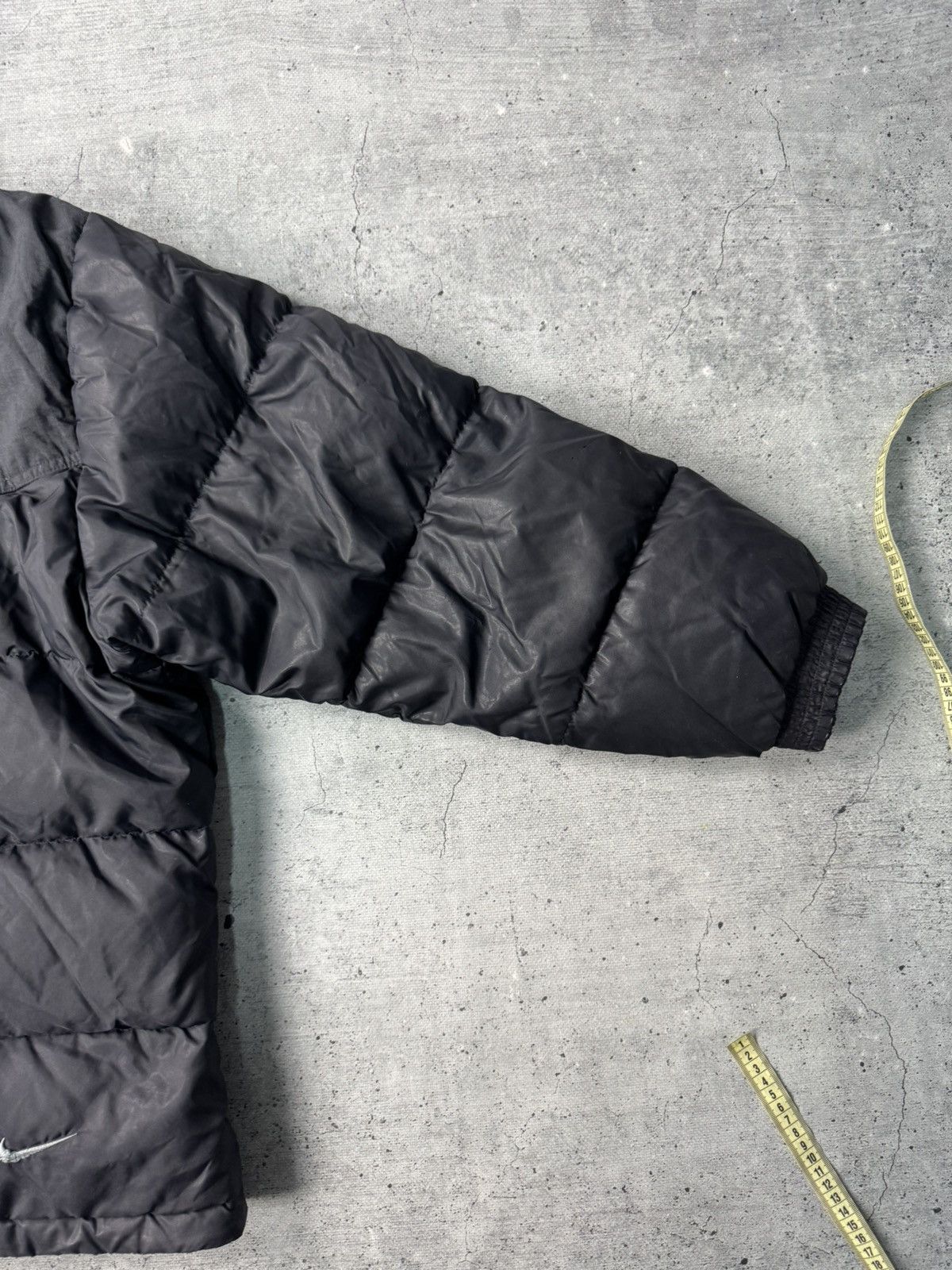 Nike Vintage Nike Distressed Retro Puffer Down Jacket Size US L / EU 52-54 / 3 - 19 Thumbnail