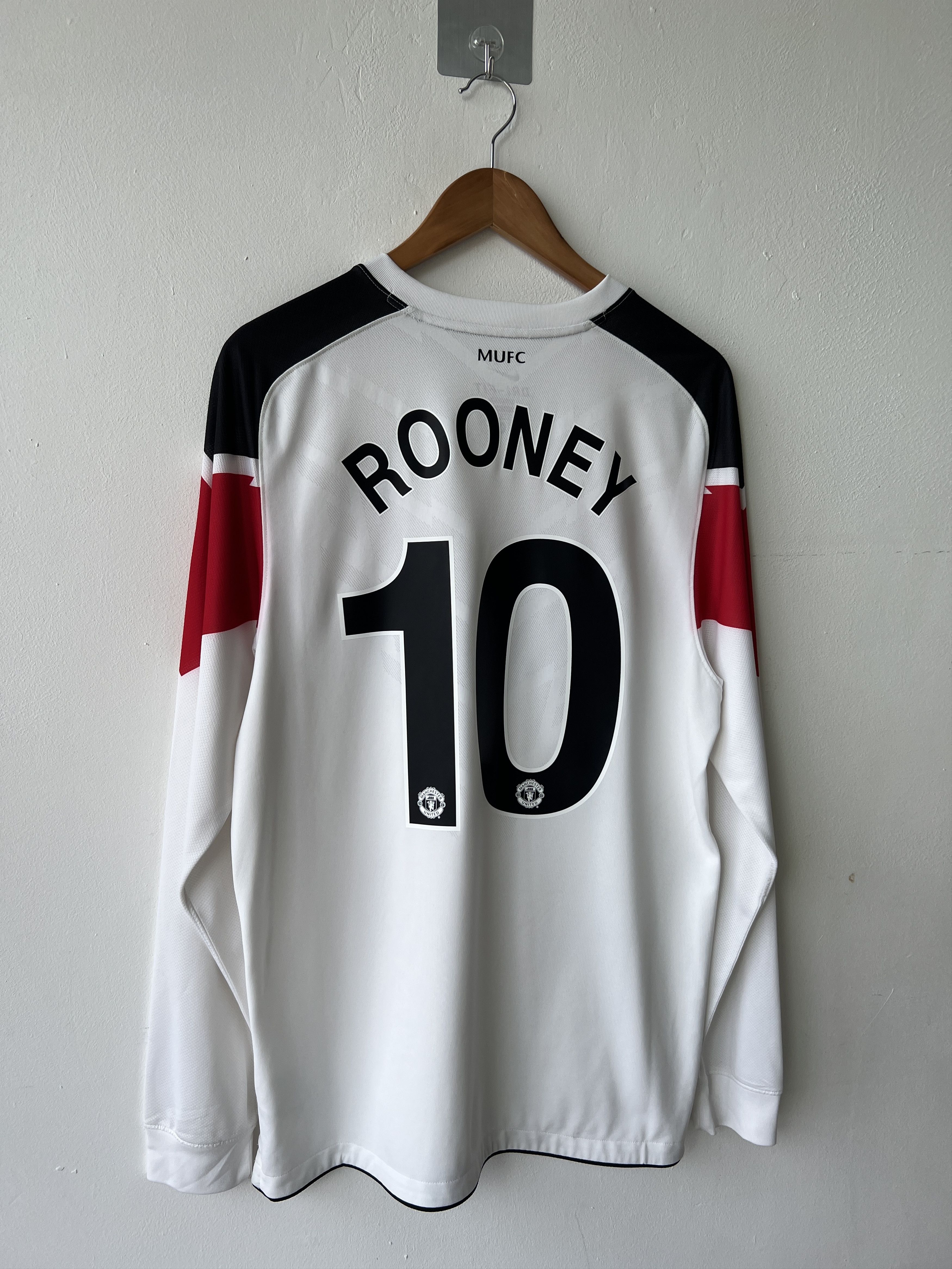 Nike (L) Manchester United 2010-12 Away Long Sleeve Kit Rooney 10 Size US L / EU 52-54 / 3 - 11 Thumbnail