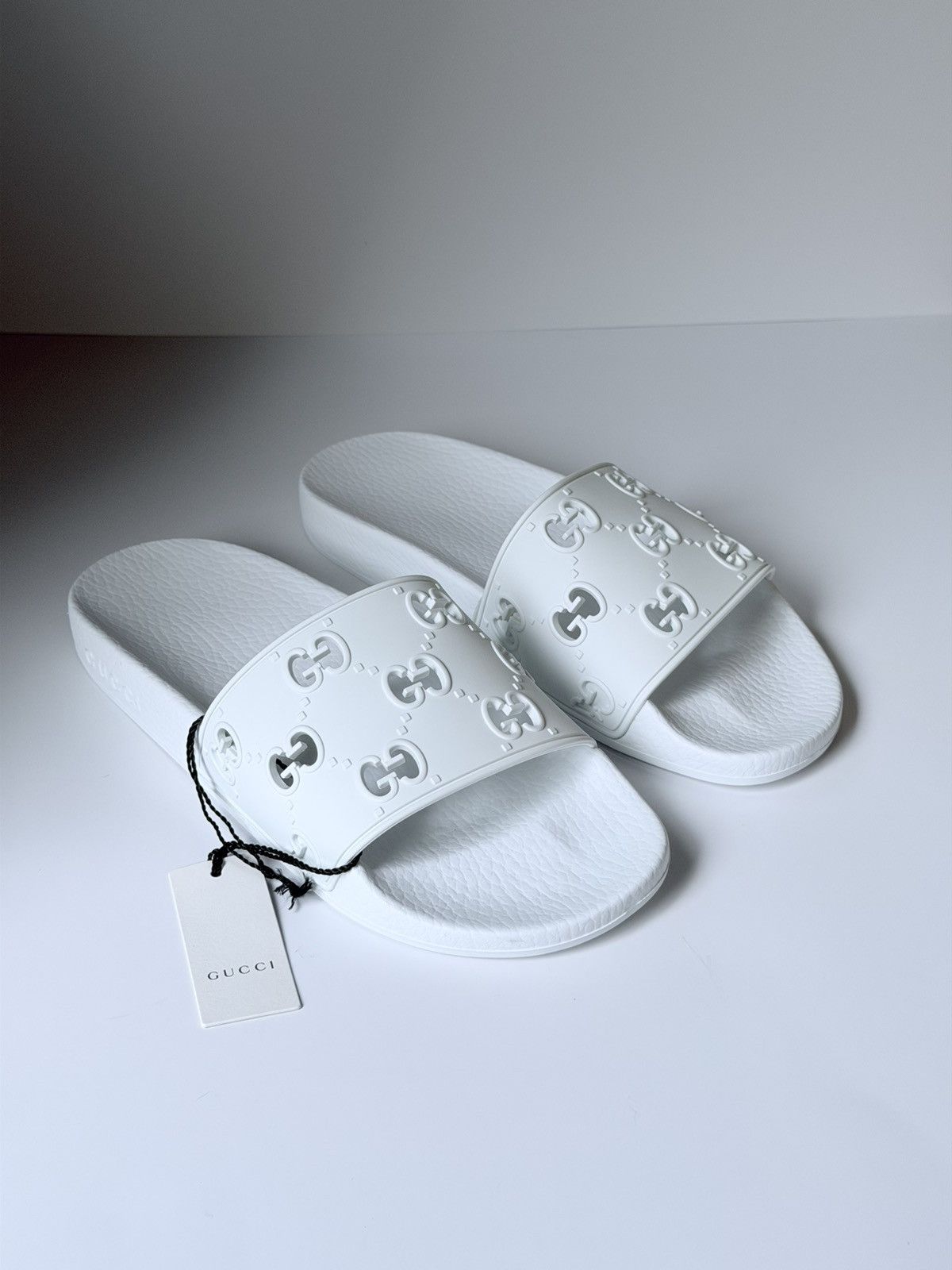 Gucci Gucci White GG Pool Slide Sandals Size US 9 / IT 39 - 1 Thumbnail