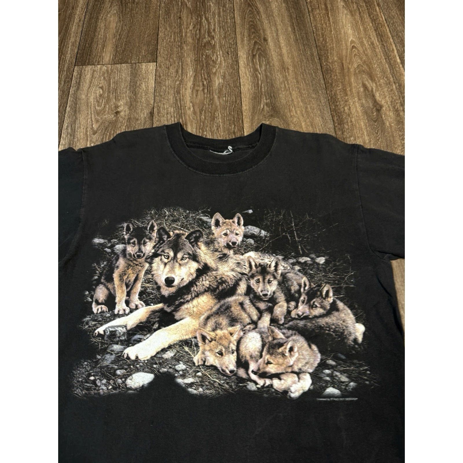Vintage VINTAGE Husky Wolf Pups Animal Nature Earth Black T-Shirt Men L Black Nature 90s? Size US L / EU 52-54 / 3 - 3 Thumbnail