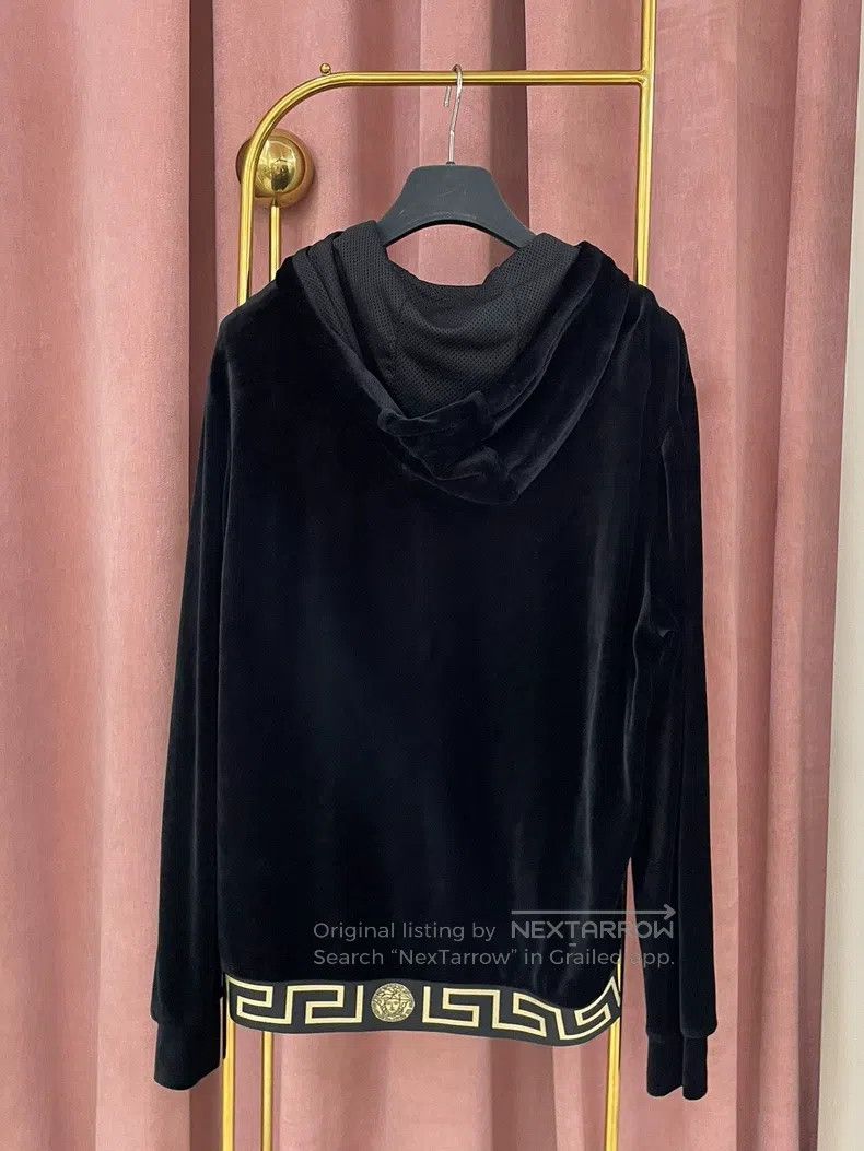 Versace Versace Black plush zip jacket Size US M / EU 48-50 / 2 - 2 Thumbnail