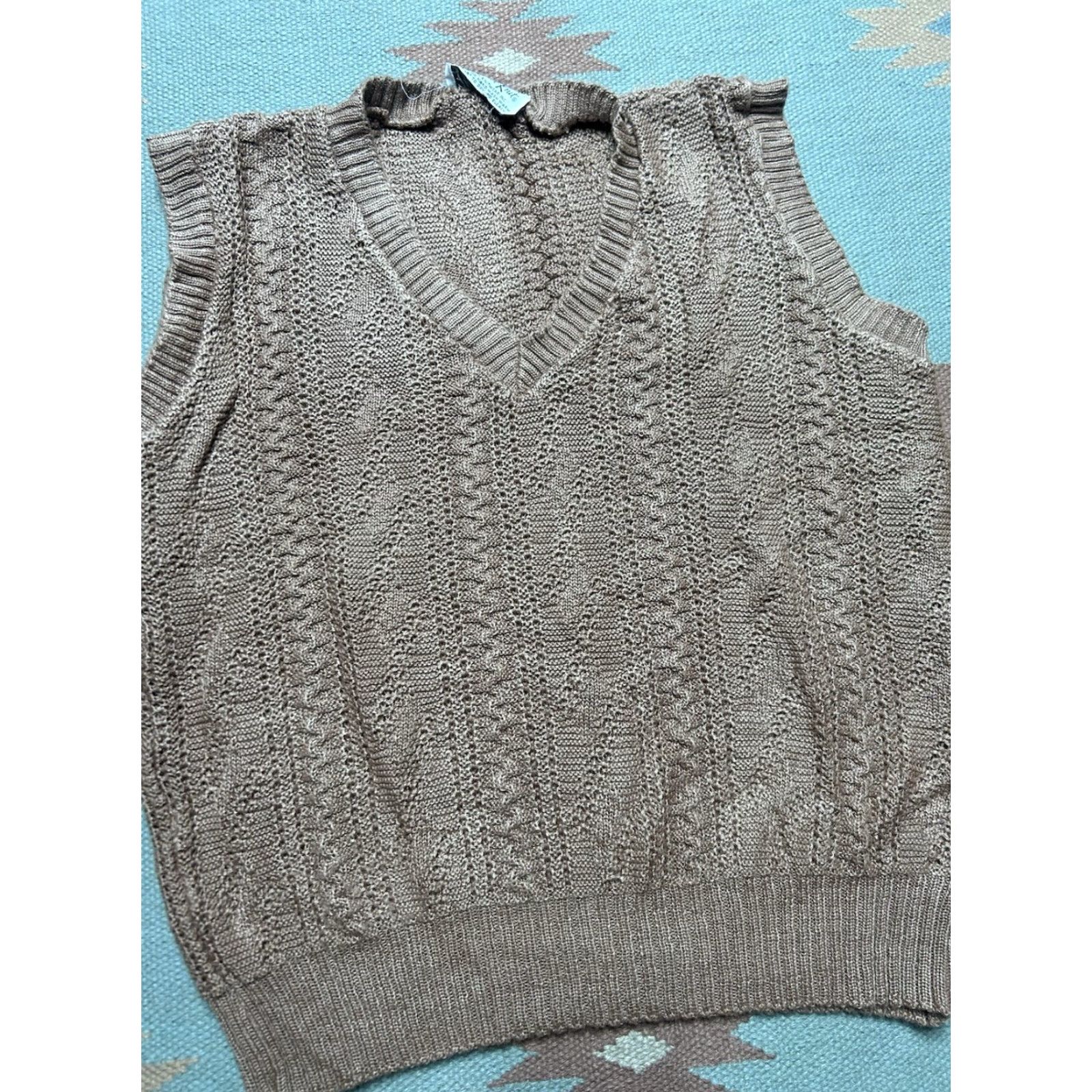 Vintage VINTAGE Glamour Knit Sweater Vest Beige Tan V-Neck Pullover Womens XL Acrylic Knit Sleeveless 70s Size XL / US 12-14 / IT 48-50 - 2 Thumbnail