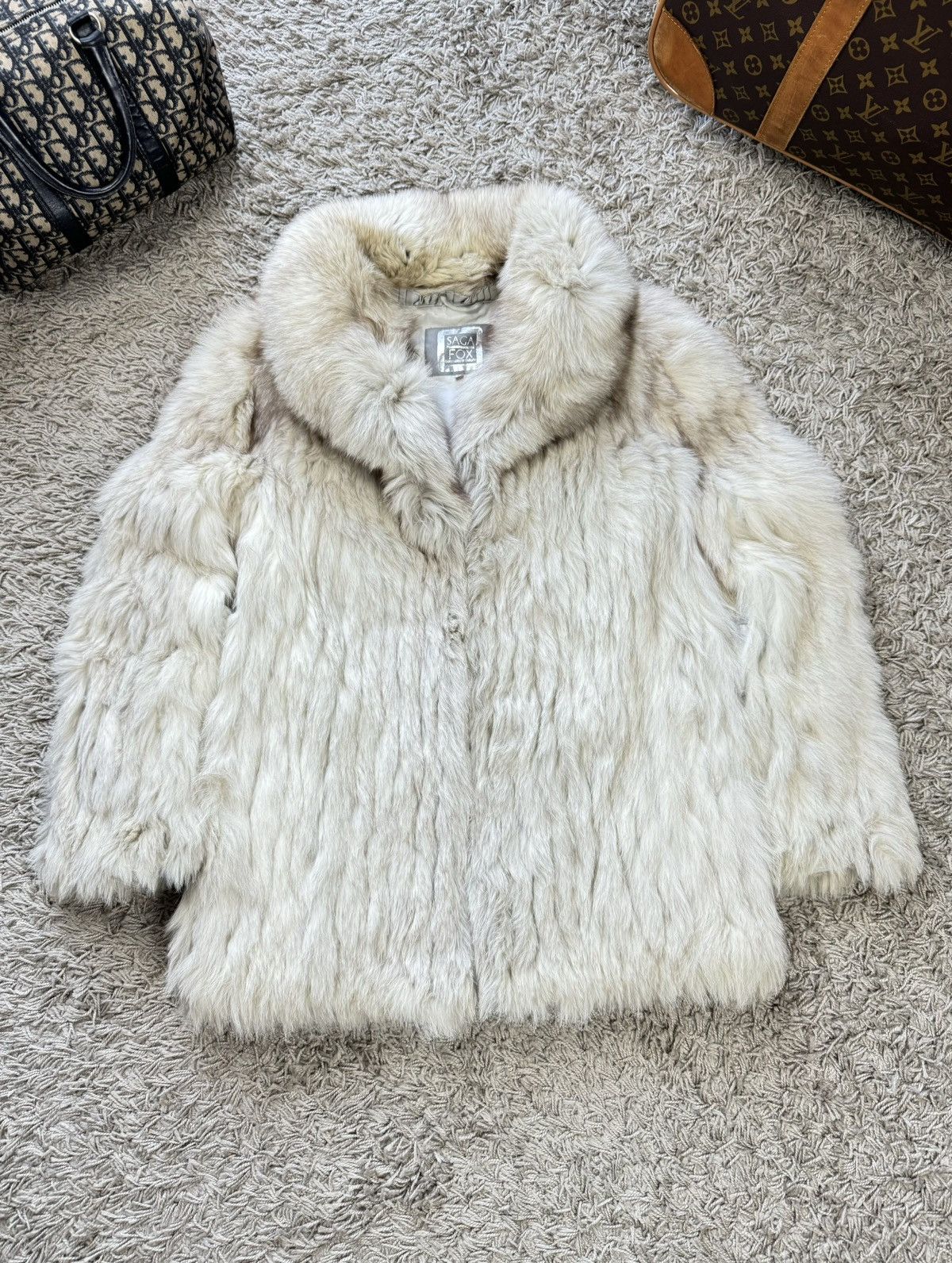 Sagafurs Rare White Fox natural fur Saga Fox coat original item Size S / US 4 / IT 40 - 1 Thumbnail