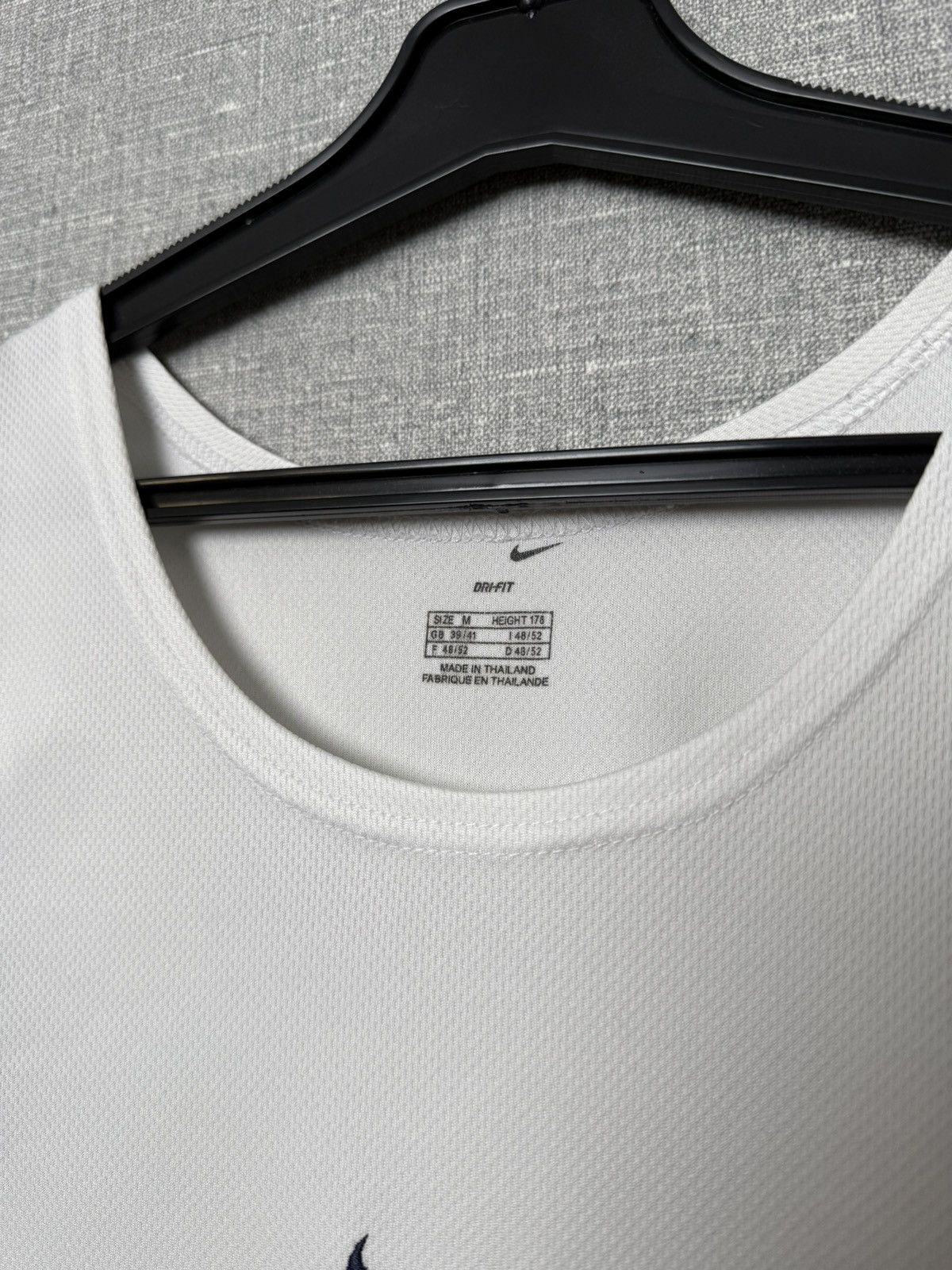 Nike Vintage Nike Embroidered Center Swoosh Logo Dry-Fit Tank Top Size US M / EU 48-50 / 2 - 8 Thumbnail