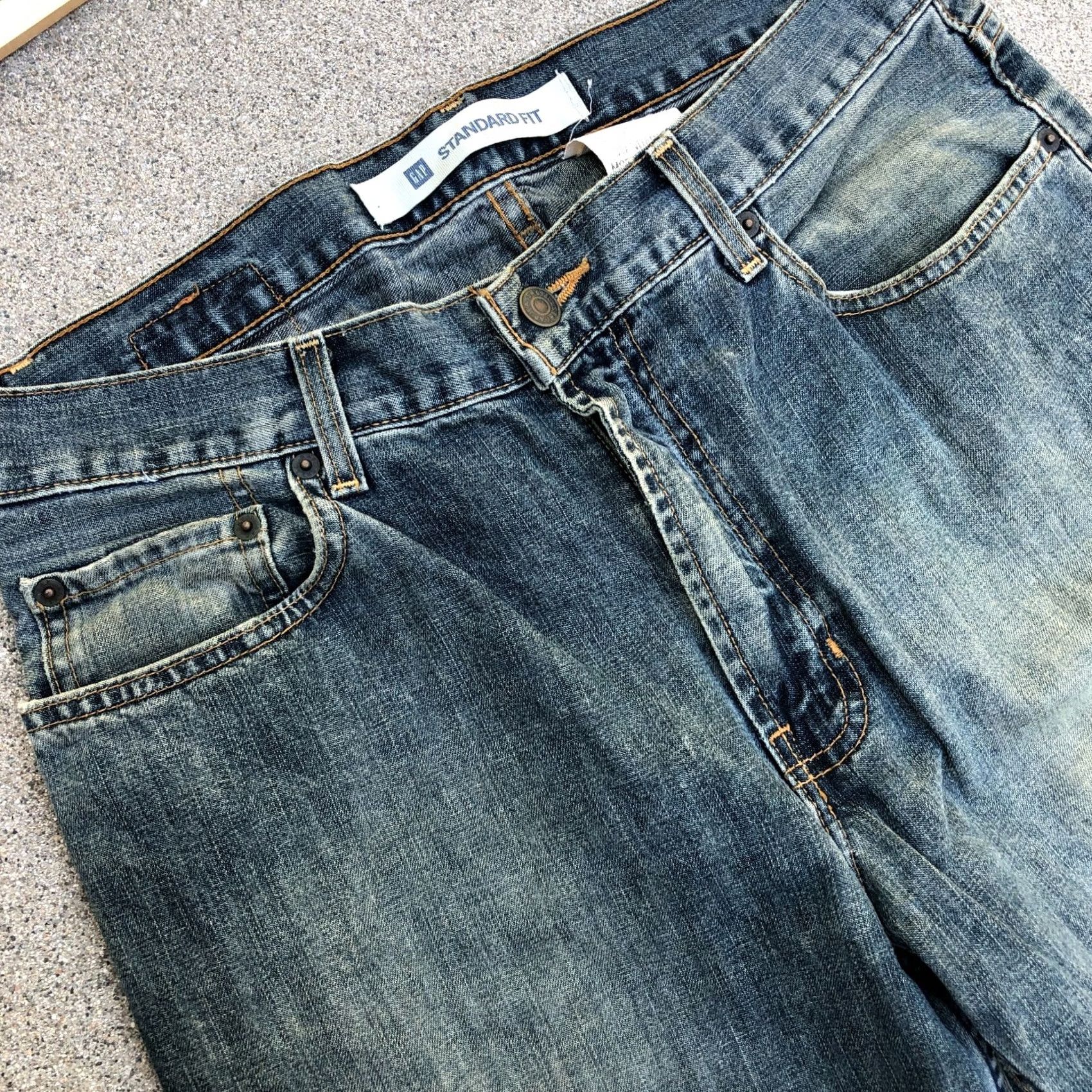 Gap GAP Denim Jeans Men's 32 x 32 Relaxed Fit Blue Denim Pants Medium Wash Straight Style Jeans Mens Size US 32 / EU 48 - 2 Thumbnail