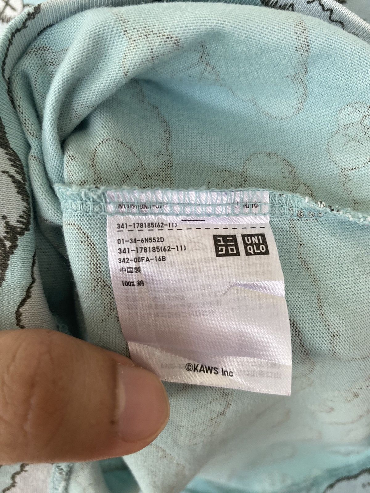 Vintage Rare Uniqlo X Kaws Fullprint Tshirt Size US L / EU 52-54 / 3 - 14 Thumbnail