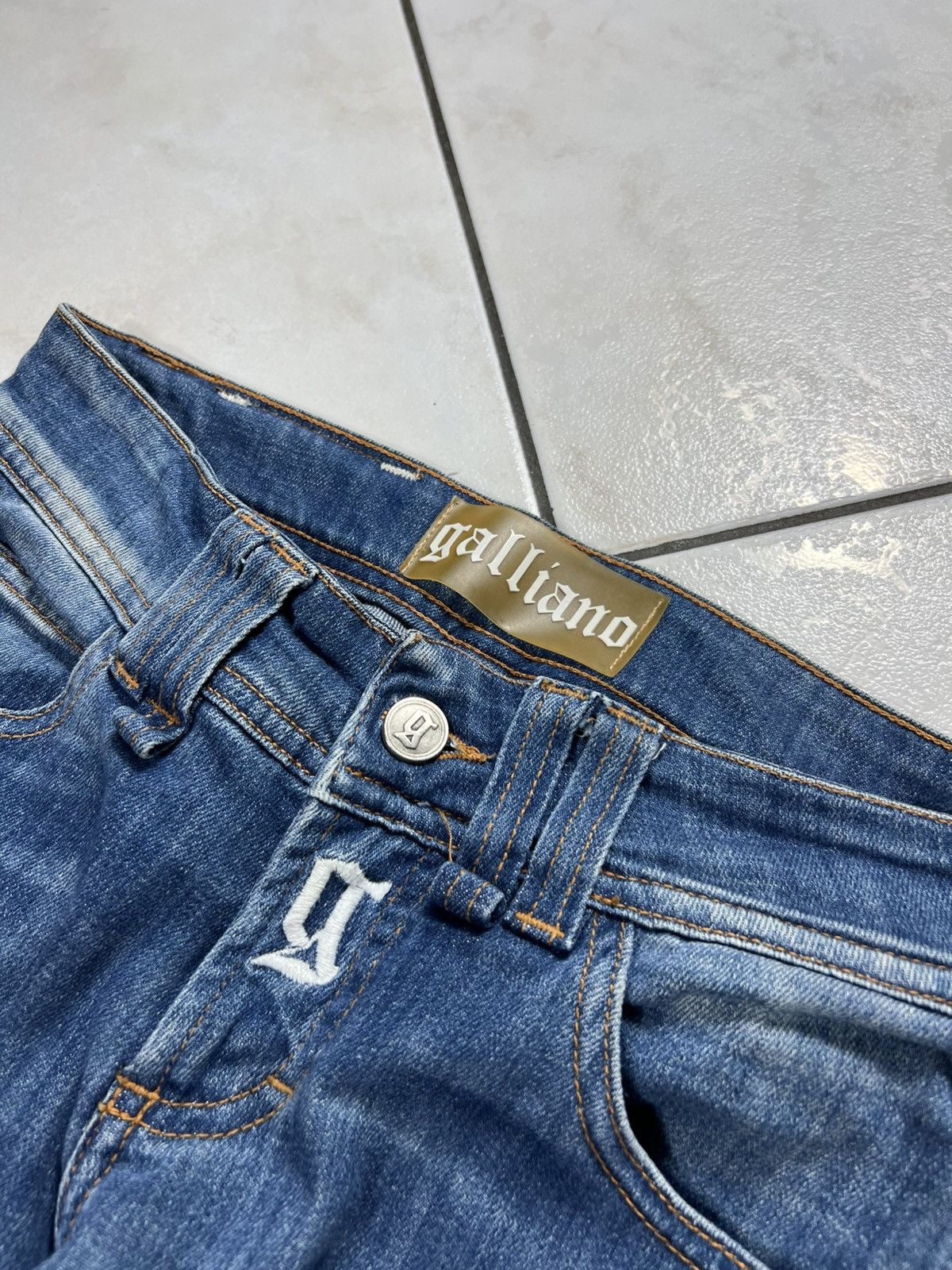 John Galliano Vintage John Galliano y2k skinny slim fit jeans washed denim Size 26" / US 2 / IT 38 - 9 Thumbnail
