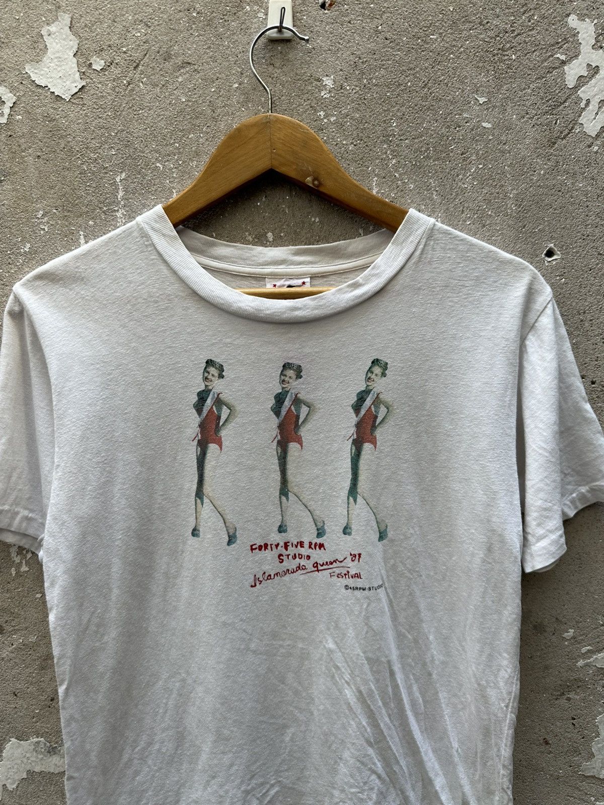 45rpm Vintage 45rpm 97's Queen Festival Tshirt Size S / US 4 / IT 40 - 3 Thumbnail