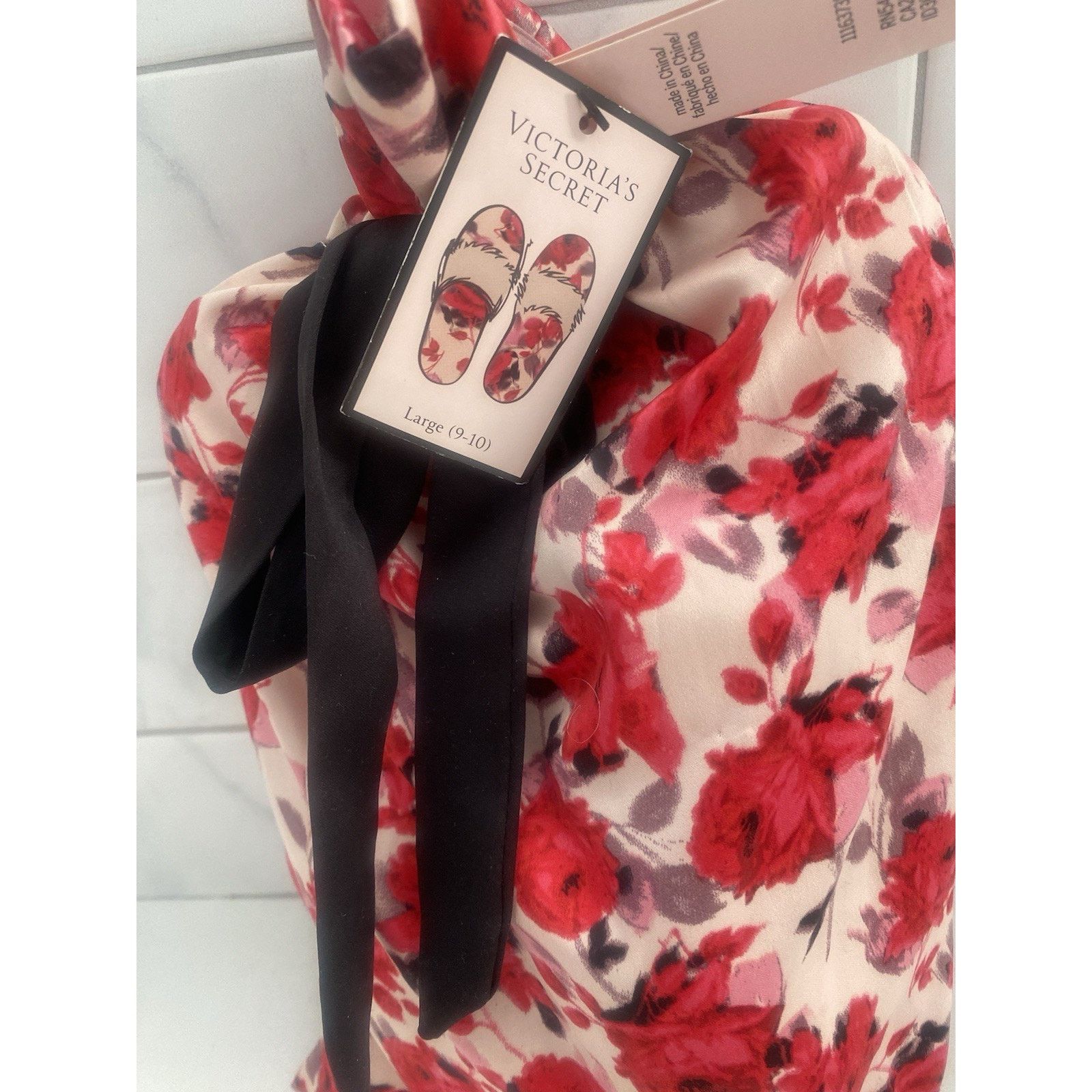Victoria's Secret Victoria Secret women Slippers Sz Lg Roses NWT Size US 9 / IT 39 - 7 Thumbnail