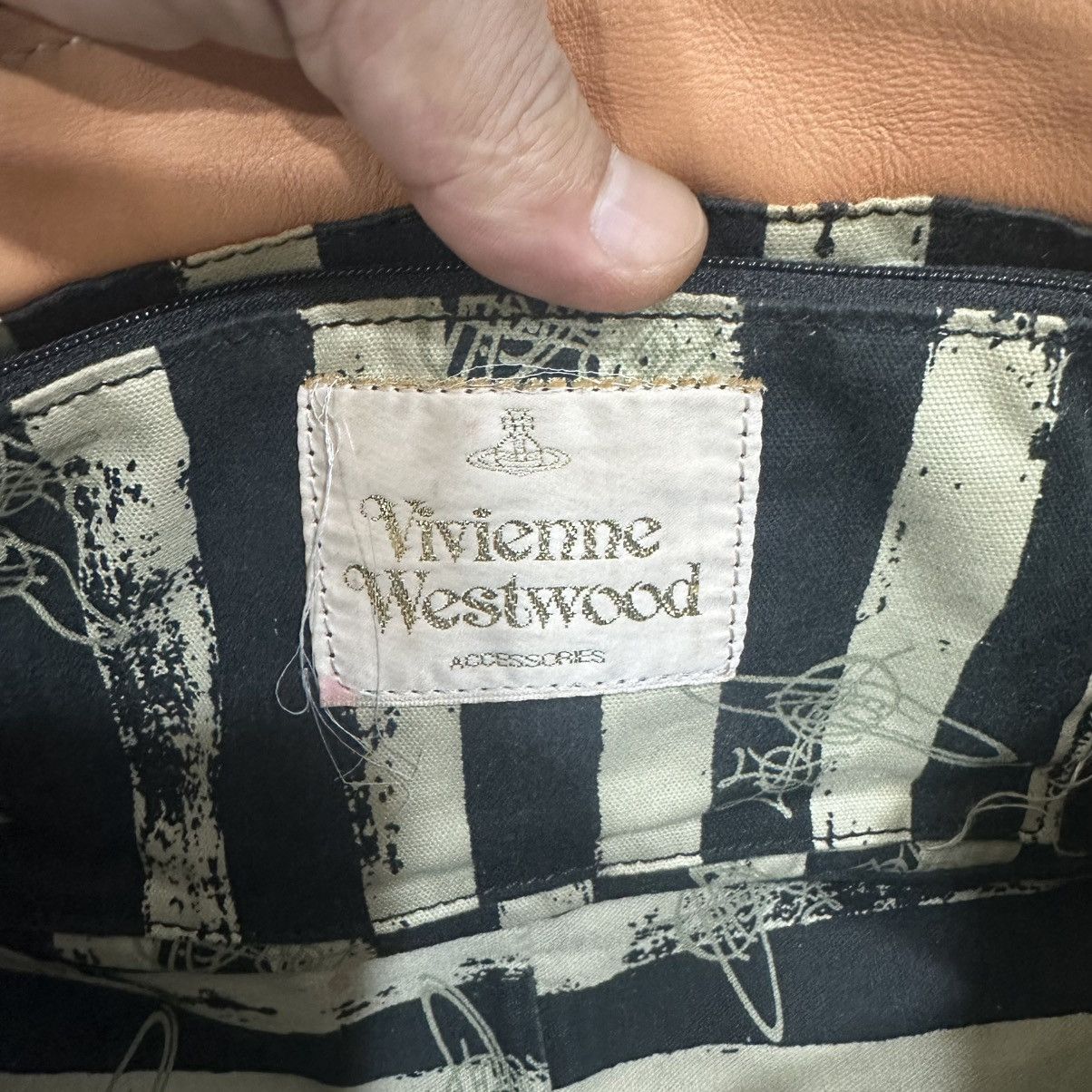 Vivienne Westwood ‼️YES‼️ BUG LOGO VIVIENNE WESTWOOD LEATHER CROSSBODY SLING BAG Size ONE SIZE - 13 Thumbnail