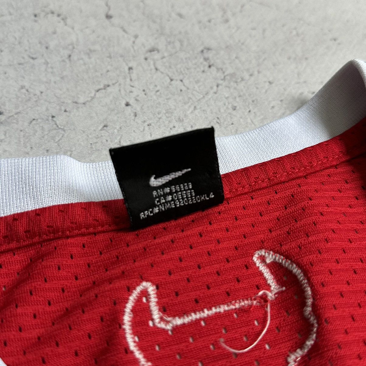 NBA × Nike Vintage Nike Chicago Bulls Jordan #23 NBA Jersey Size US M / EU 48-50 / 2 - 13 Thumbnail