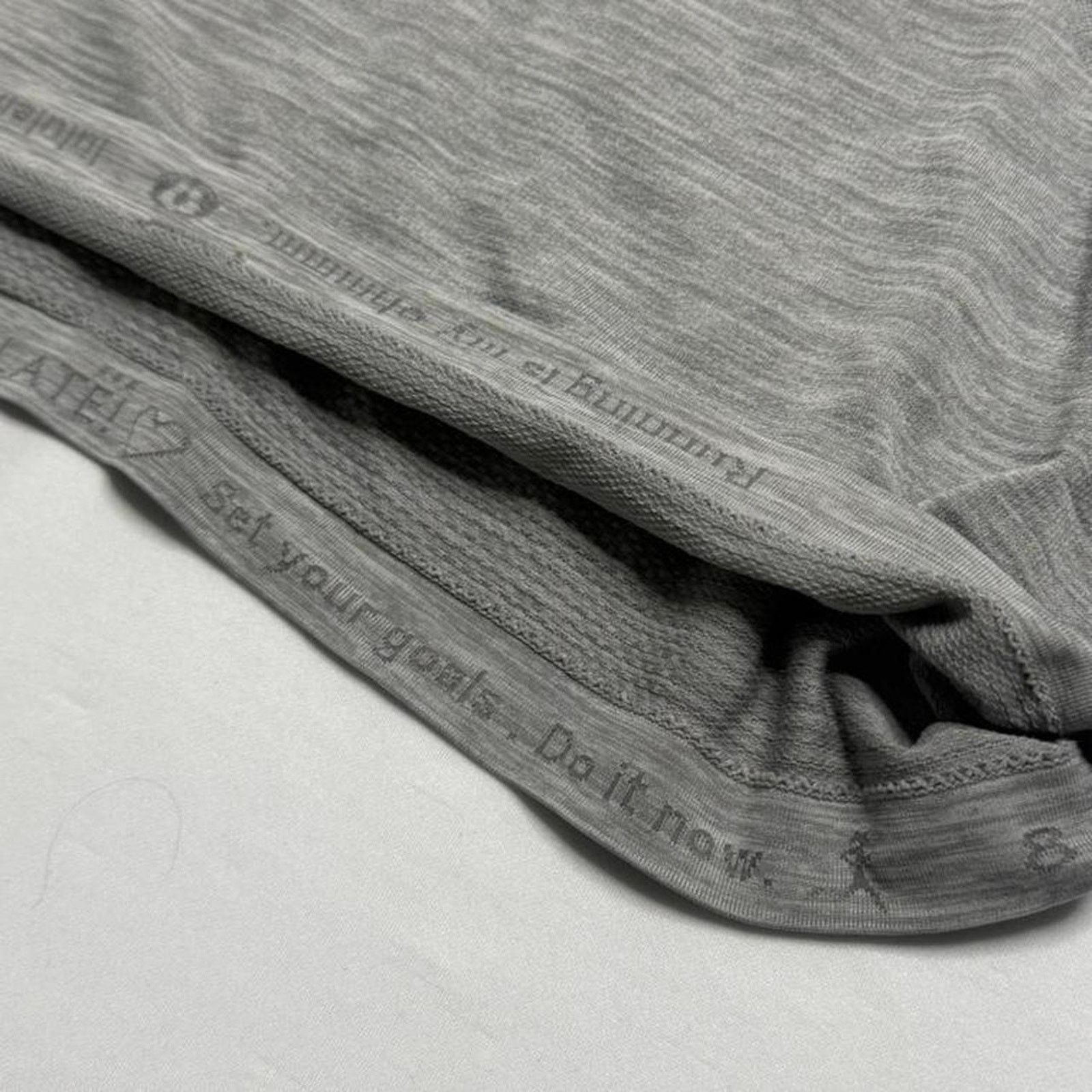 Lululemon Lululemon Gray V Neck Athletic Top Size 8 Fitted Activewear Size M / US 6-8 / IT 42-44 - 4 Thumbnail