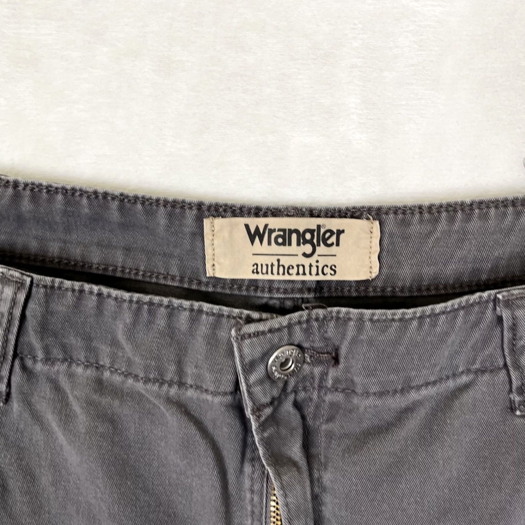 Wrangler Wrangler Shorts Mens 46 Cargo 10 Inseam Beige Cotton Spandex Pockets Relaxed Regular Army Cargo Pocket Vintage No Size US 30 / EU 46 - 4 Thumbnail