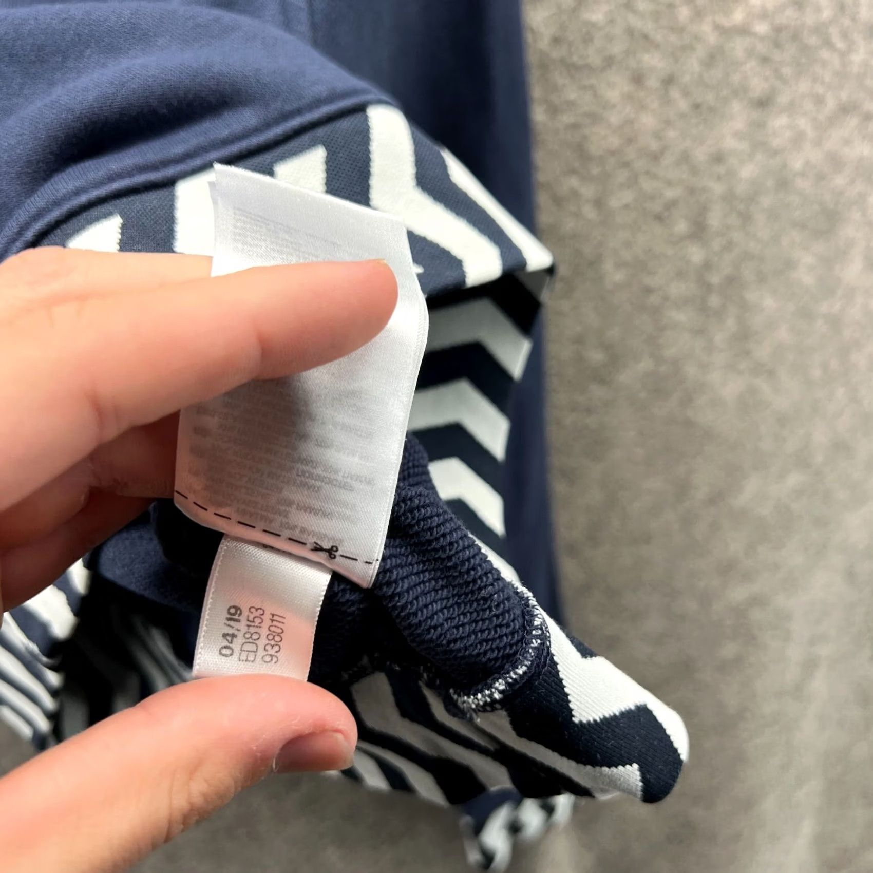 Adidas VINTAGE Adidas Sweater Women Small Jacket Blue Navy Cropped Hoodie Pullover Trefoil Crewneck Sweatshirt Size S / US 4 / IT 40 - 4 Thumbnail