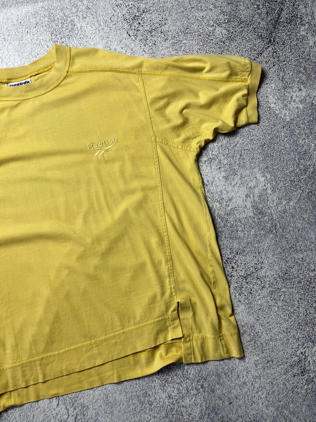 Reebok Vintage 90s Reebok Big Logo Casual Faded T-shirt Sport Style Size US XL / EU 56 / 4 - 8 Thumbnail