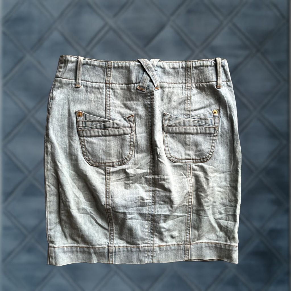 Armani Exchange VINTAGE A/X Armani Exchange Denim Skirt Mini 2 Blue Cotton Spandex Pockets Zip Button Size 26" / US 2 / IT 38 - 1 Thumbnail