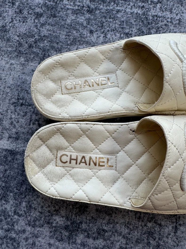 Chanel Chanel White Lambskin Slippers Size 35 -2505 Size US 5 / EU 37 - 4 Thumbnail