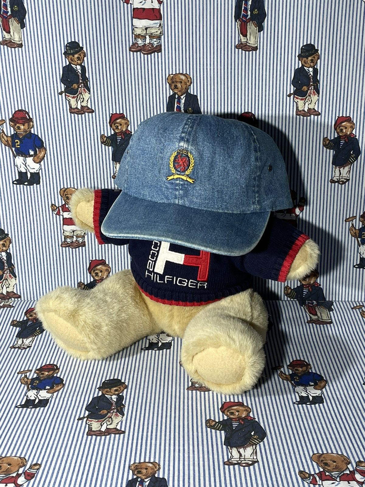 Tommy Hilfiger × Vintage Cap Tommy Hilfiger Lion Crest Denim OG Vintage 90’s Size ONE SIZE - 1 Thumbnail
