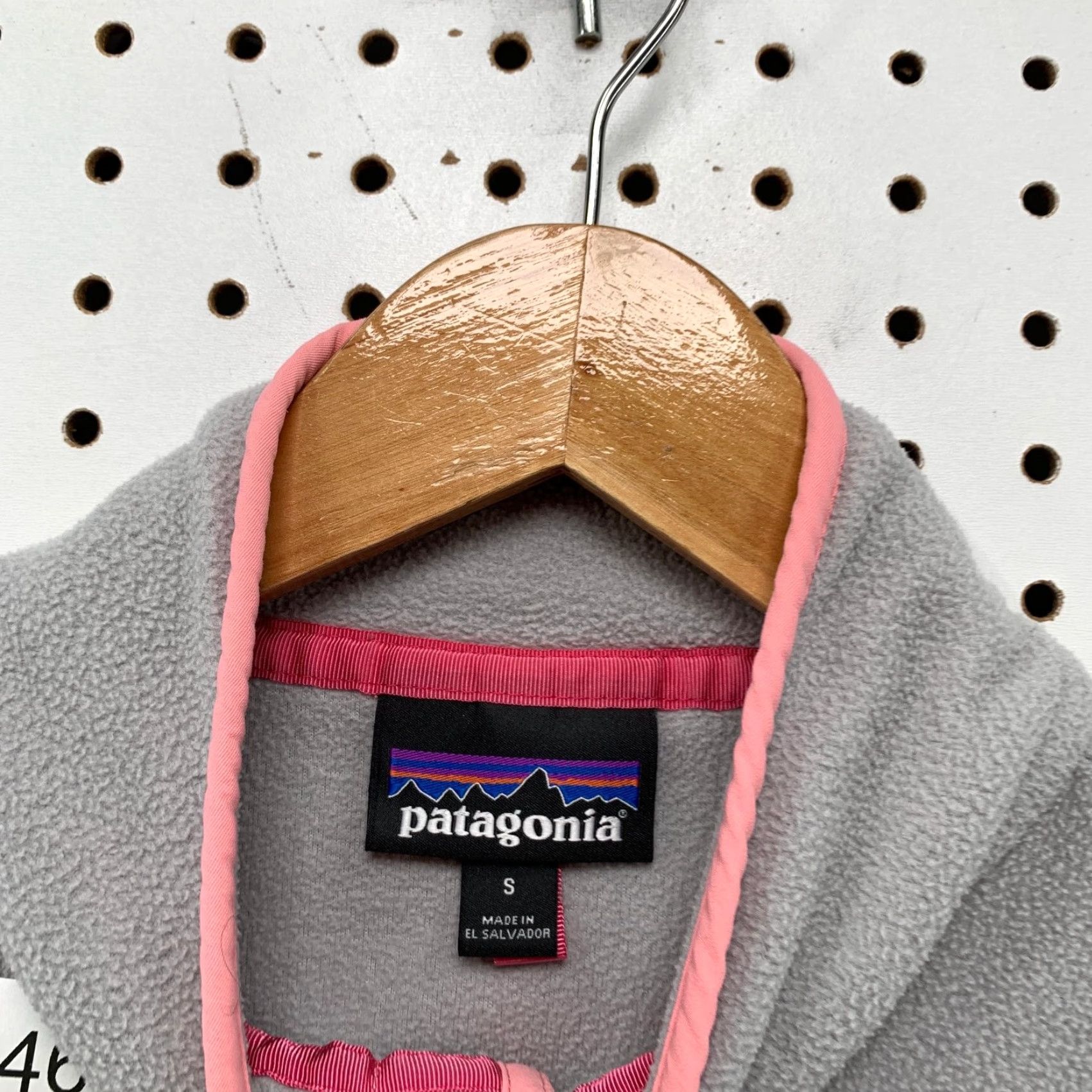 Patagonia Patagonia Women's Fleece Pullover Snap T Micro D Synchilla Jacket Gray Pink Small Slim Fit Version? Size S / US 4 / IT 40 - 4 Thumbnail