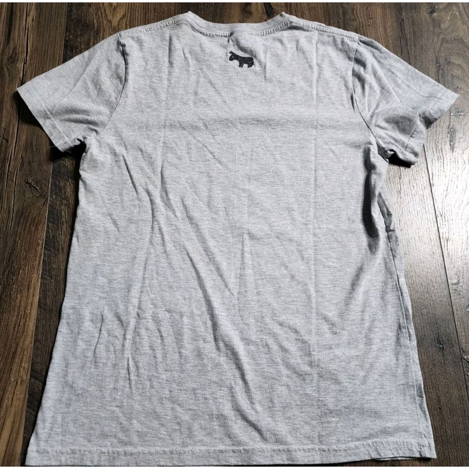 Vintage Womens T-Shirt Crazy Donkey Santorini Brewing Co. Greece Beer Gray L 100% Cotton Crew Neck Short Sleeve Shirt Womens Size L / US 10 / IT 46 - 4 Thumbnail