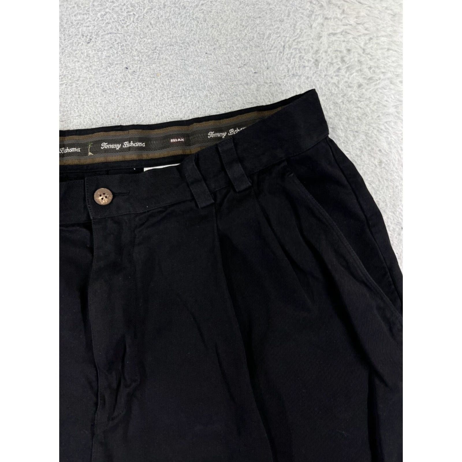 Tommy Bahama Tommy Bahama Shorts Men 35 Black Pleated Golf Vacation Beach Resort Size US 35 - 5 Thumbnail