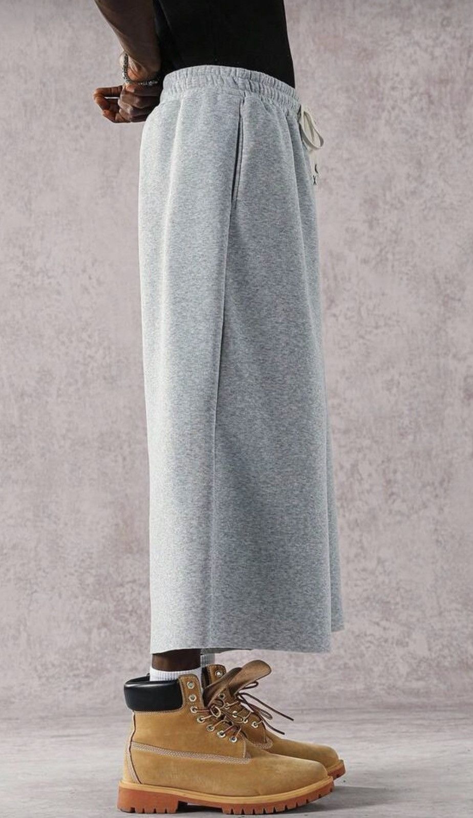 Other Gray Cropped Wide-Leg Sweatpants Size US 35 - 4 Thumbnail