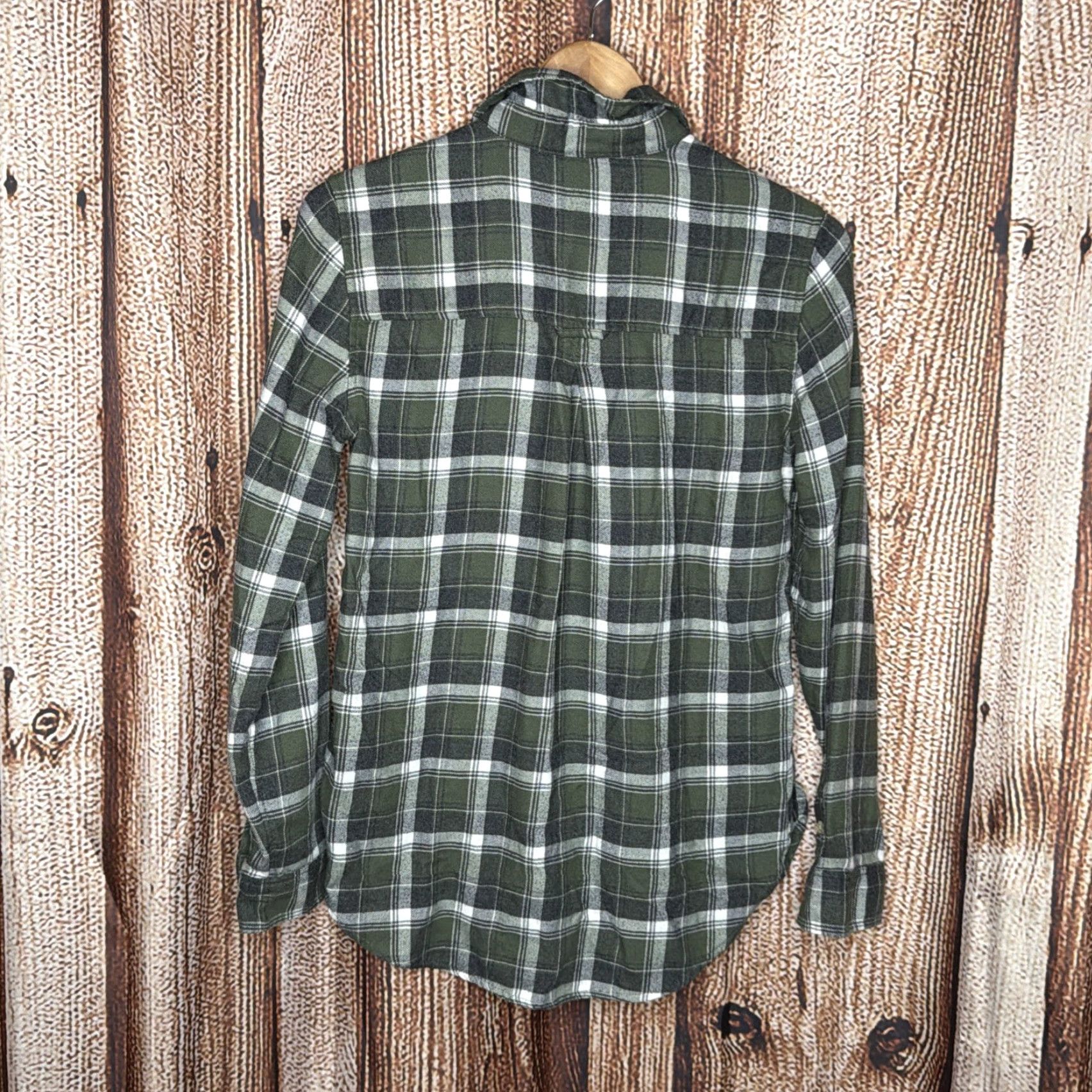 American Eagle Outfitters American Eagle Outfitters Shirt Women Small Green Flannel Boyfriend Fit Ahh-mazingly Soft Button-Up Size S / US 4 / IT 40 - 3 Thumbnail