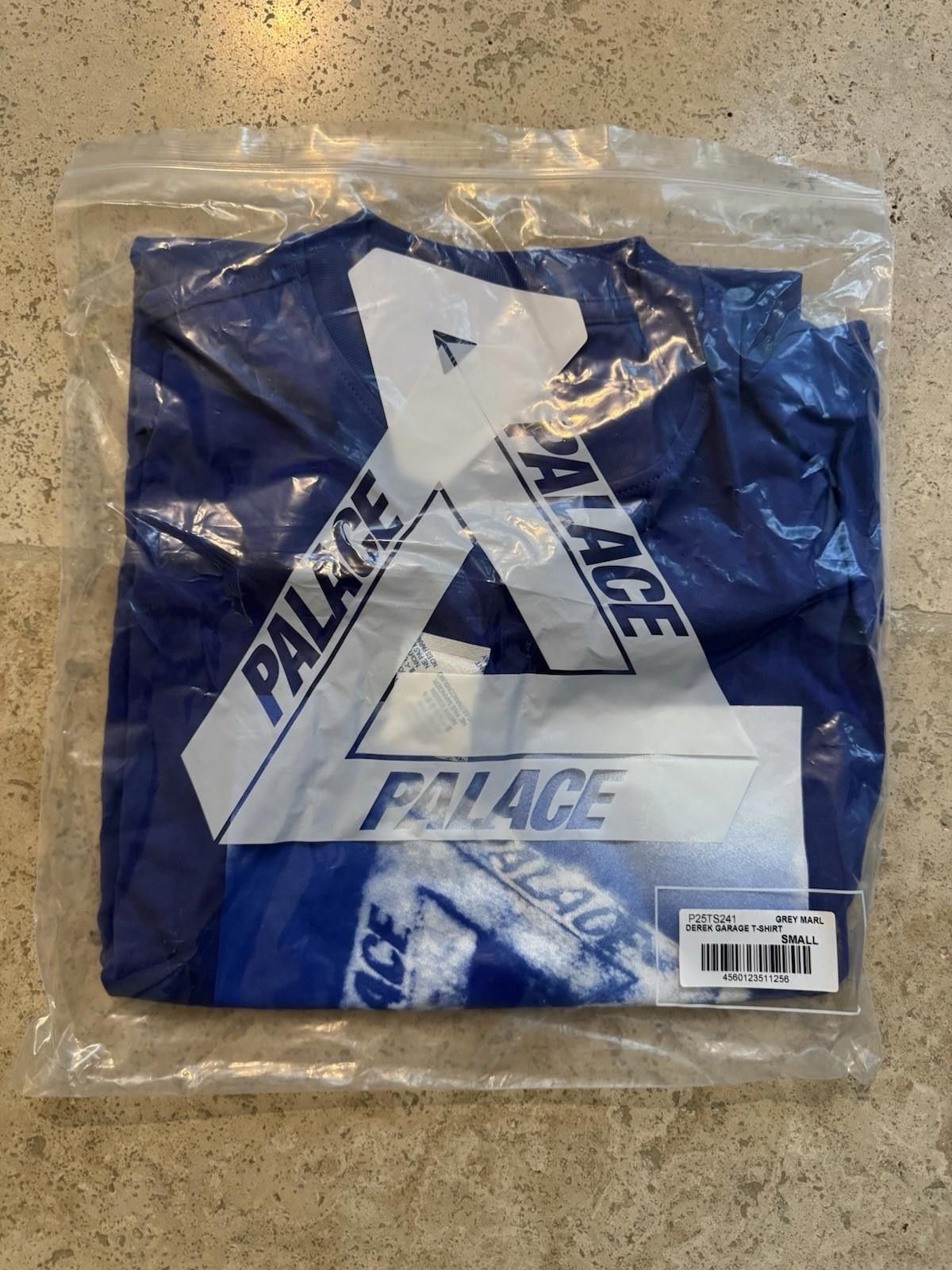 Palace UNDER THE WEATHER T-SHIRT ULTRA SIZE SMALL Size US S / EU 44-46 / 1 - 2 Thumbnail