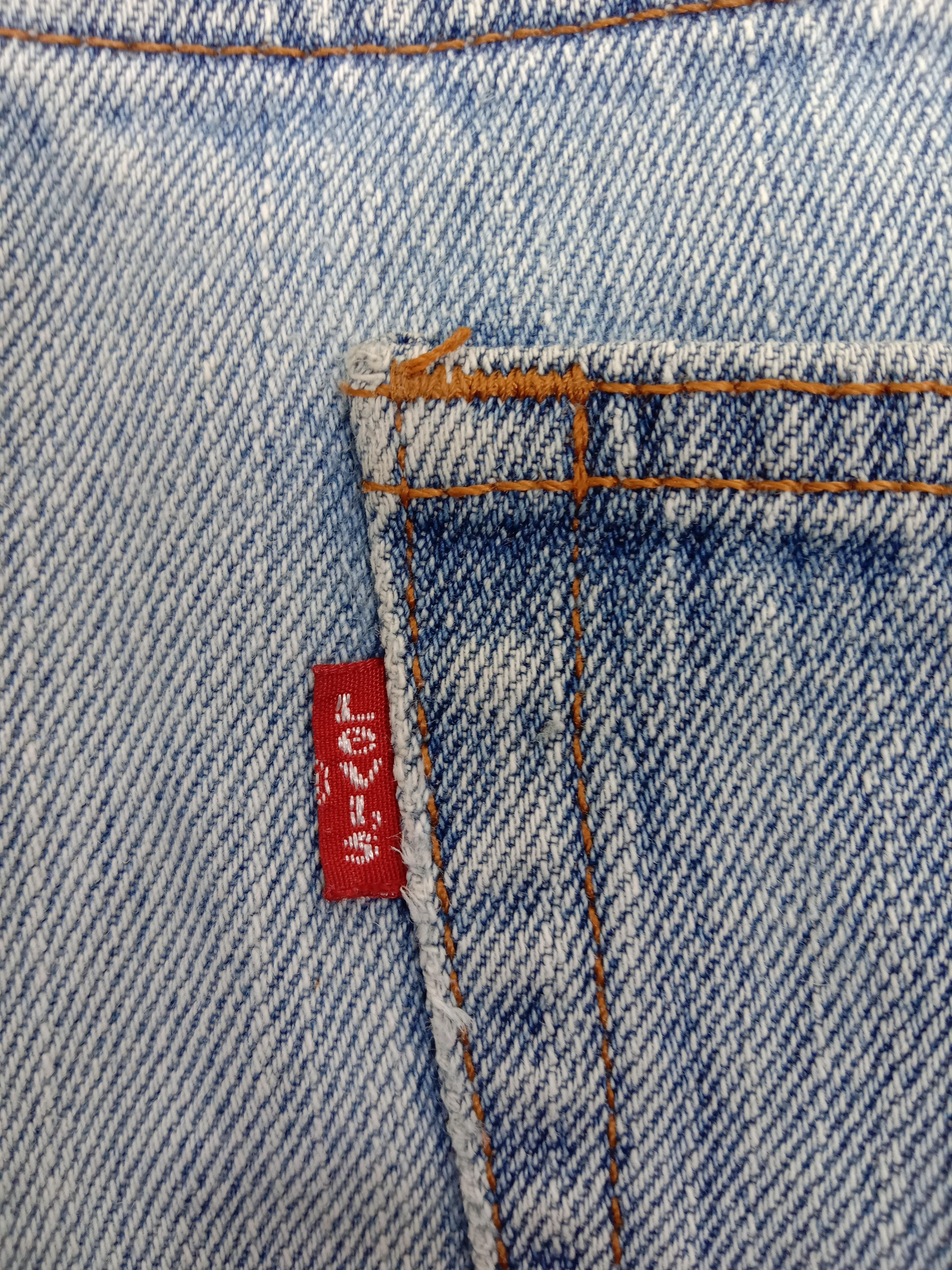 Levi's Vintage Levi’s 505 Light Wash Jeans Distressed Denim Size US 33 - 11 Thumbnail
