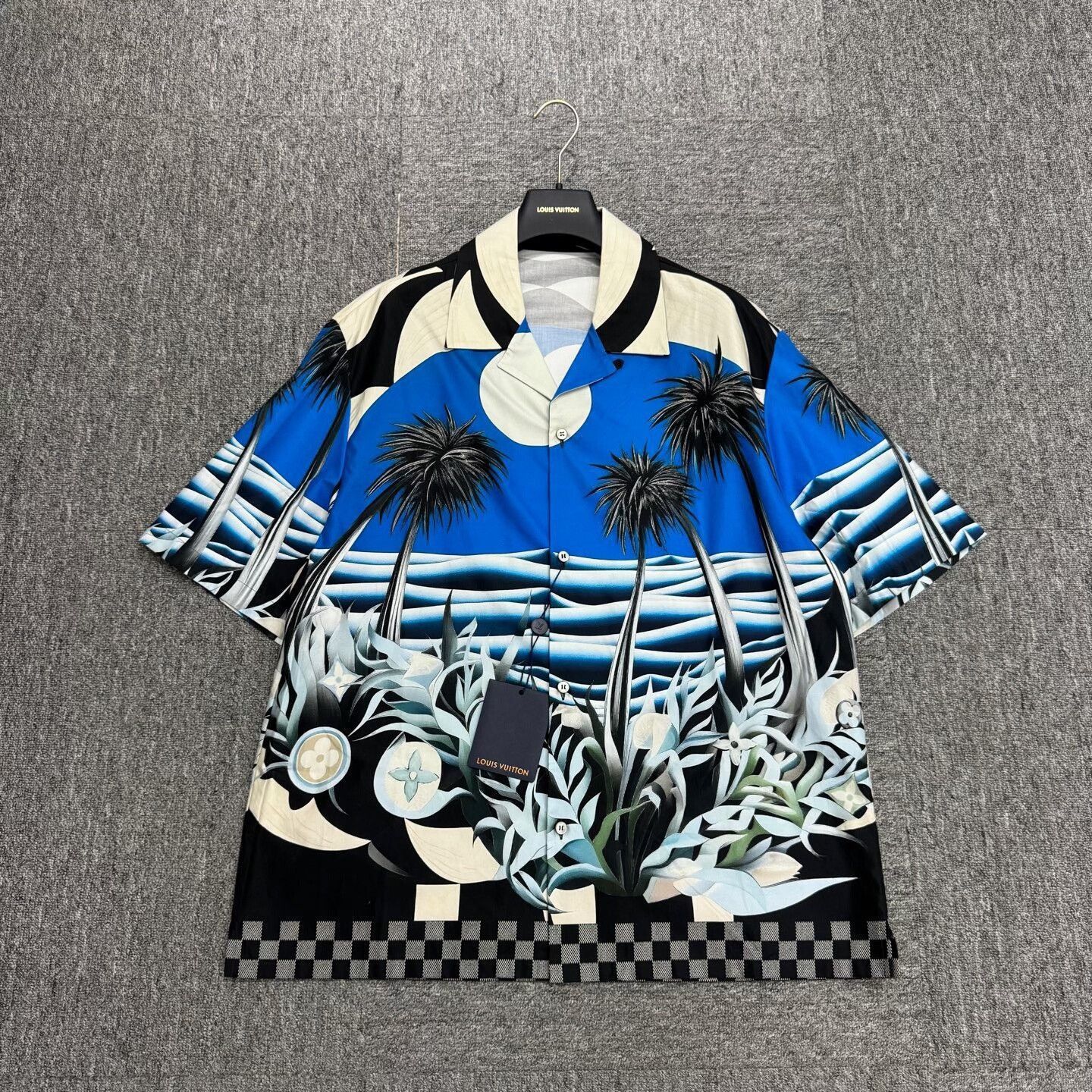 Louis Vuitton louis vuitton short sleeve checkerboard shirt. Size US L / EU 52-54 / 3 - 1 Thumbnail