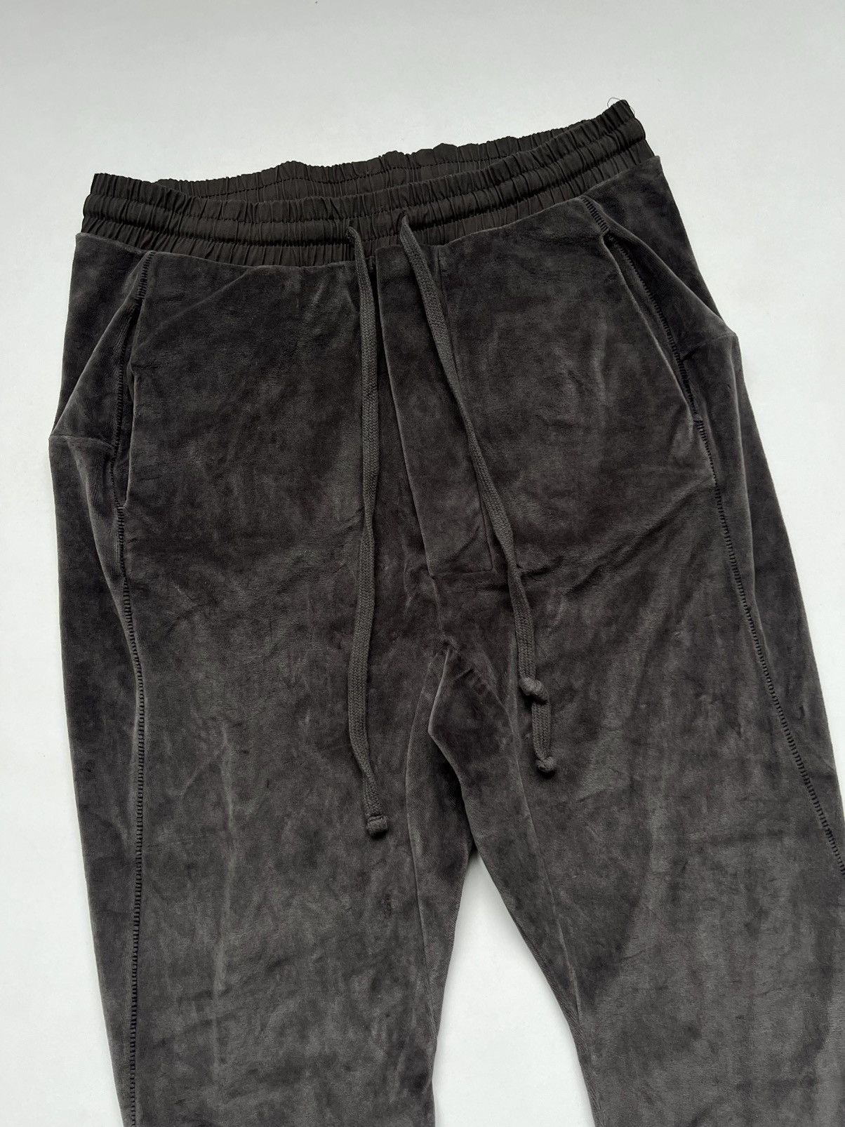 Thom Krom Thom Krom Velvet Drop Crotch Sweatpants in Taupe Size US 31 - 9 Thumbnail