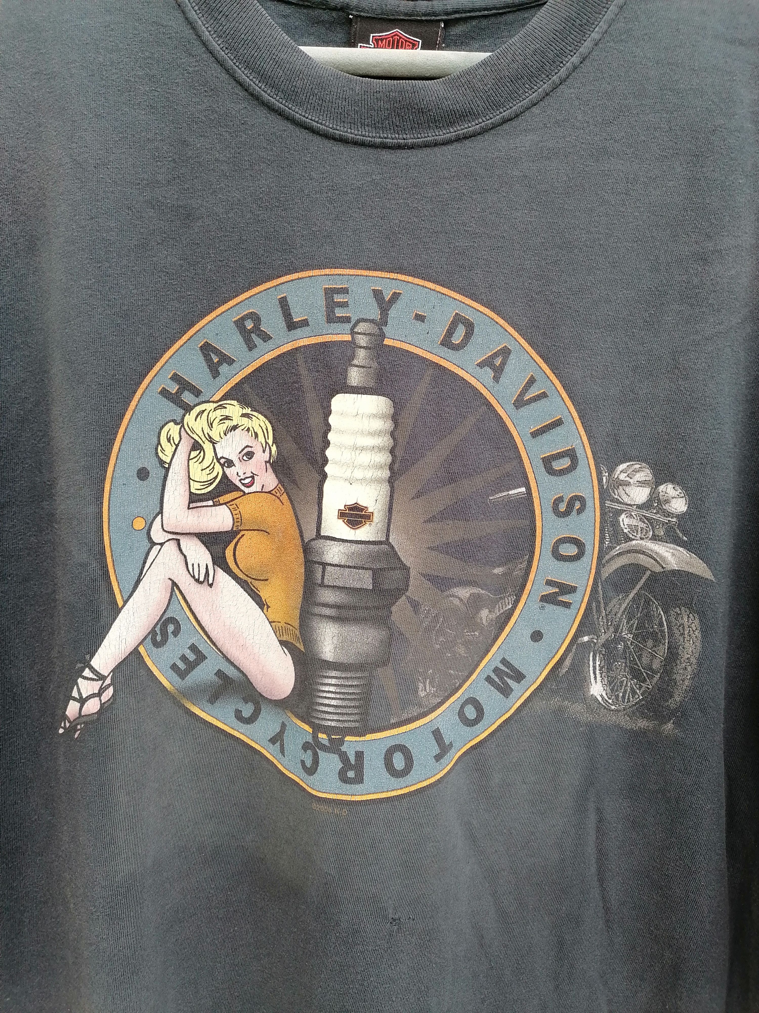 Harley Davidson × Vintage Vintage Harley Davidson Sexy Girl Plug Sun Faded T-shirt Size US XL / EU 56 / 4 - 2 Thumbnail