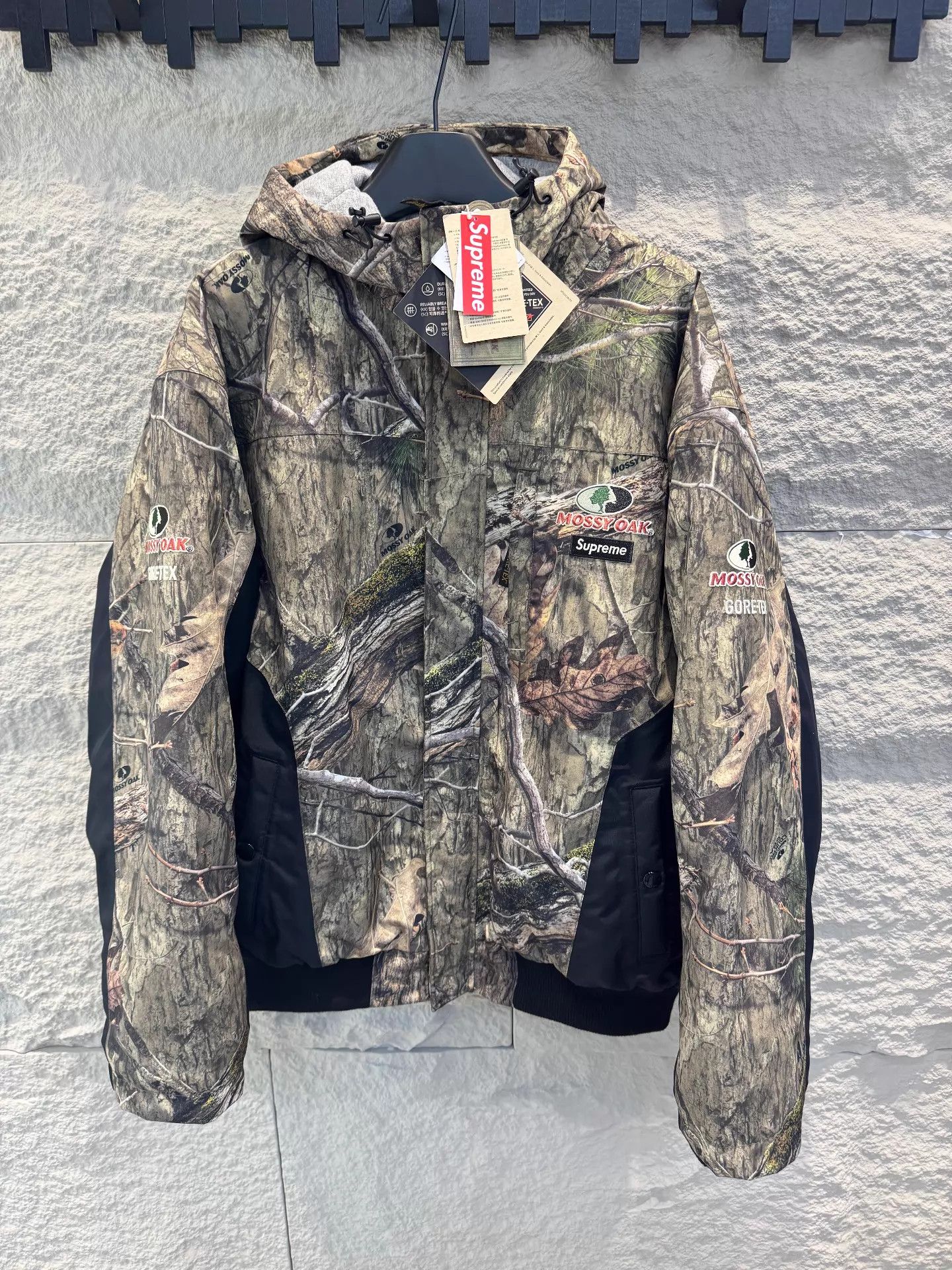 Supreme Supreme x Mossy Oak GORE-TEX Jacket L Size US L / EU 52-54 / 3 - 1 Thumbnail