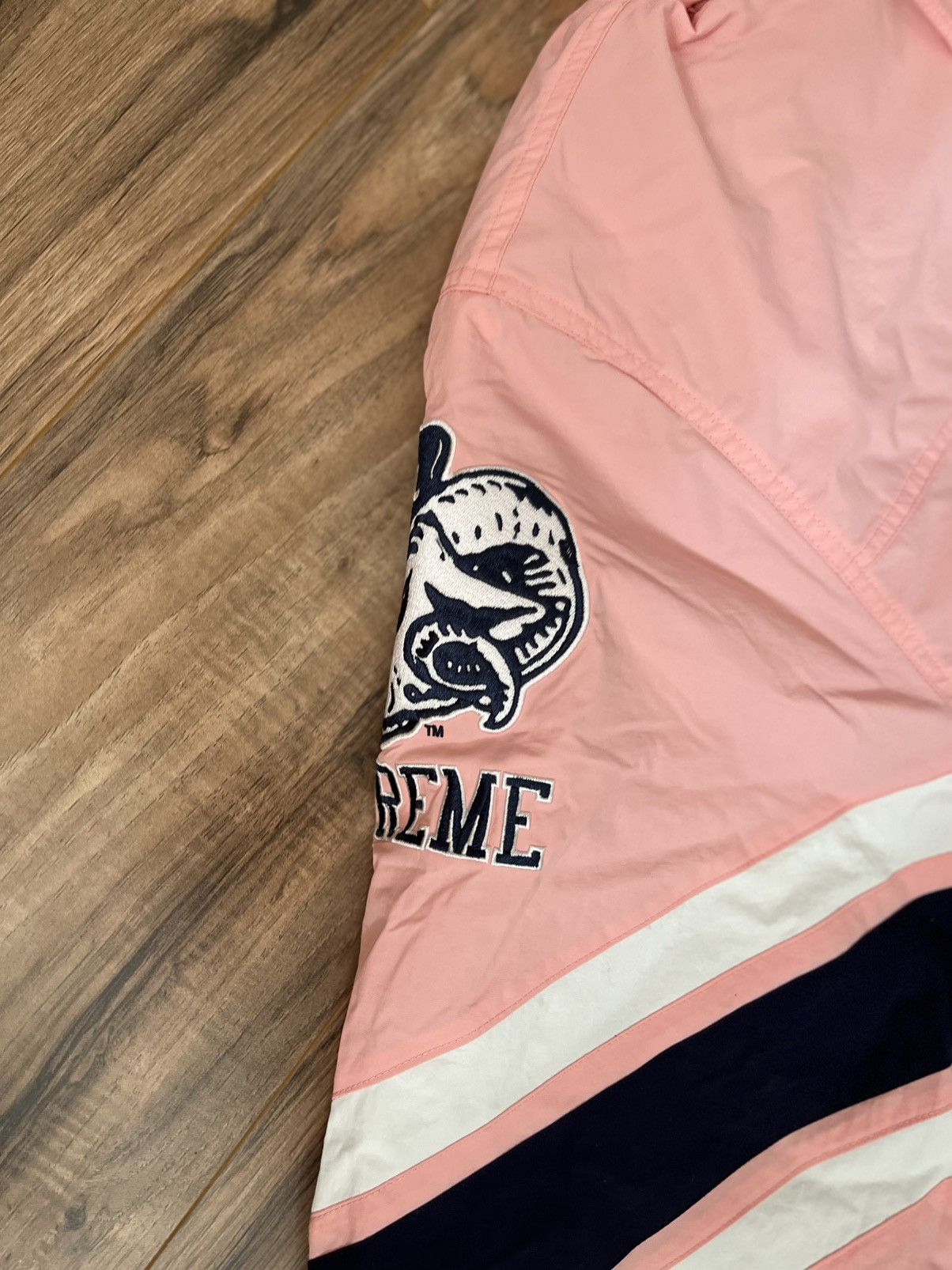 Mitchell & Ness × NCAA × Supreme Supreme Mitchell & Ness NCAA Hooded Stadium Jacket Size US L / EU 52-54 / 3 - 15 Thumbnail