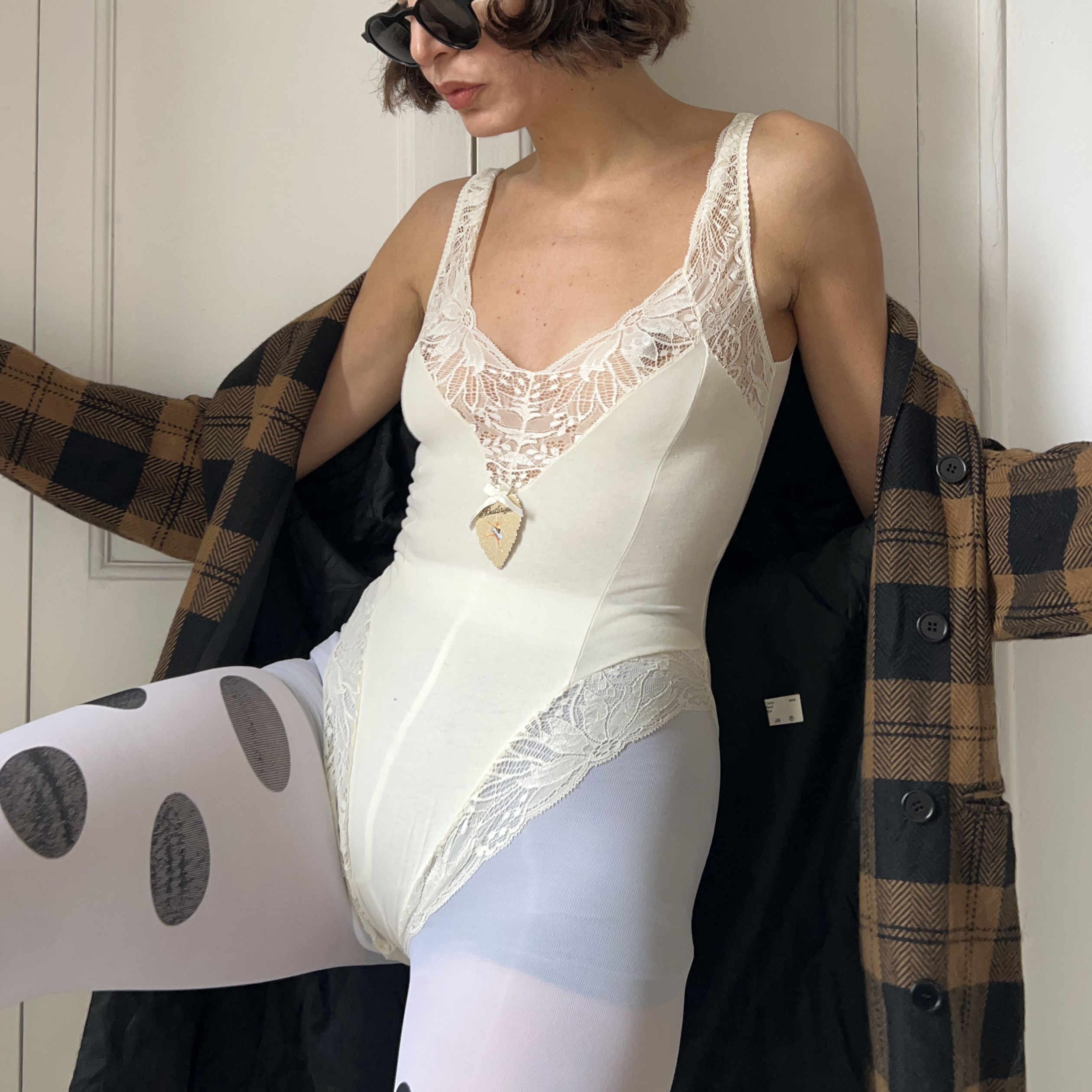 Vintage Vintage Y2K Deadstock Ivory Lace Bodysuit Size M / US 6-8 / IT 42-44 - 3 Thumbnail