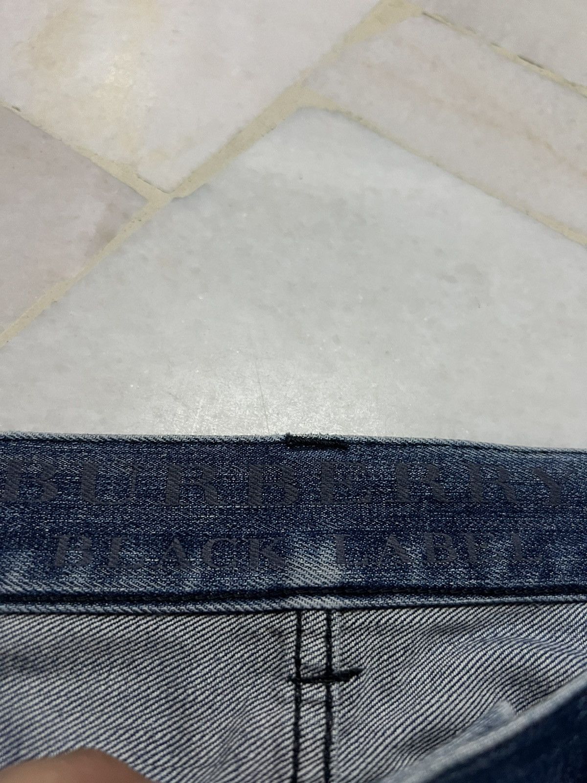 Burberry BURBERRY BLACK LABEL DISTRESSED WASHED JEAN Size US 30 / EU 46 - 14 Thumbnail