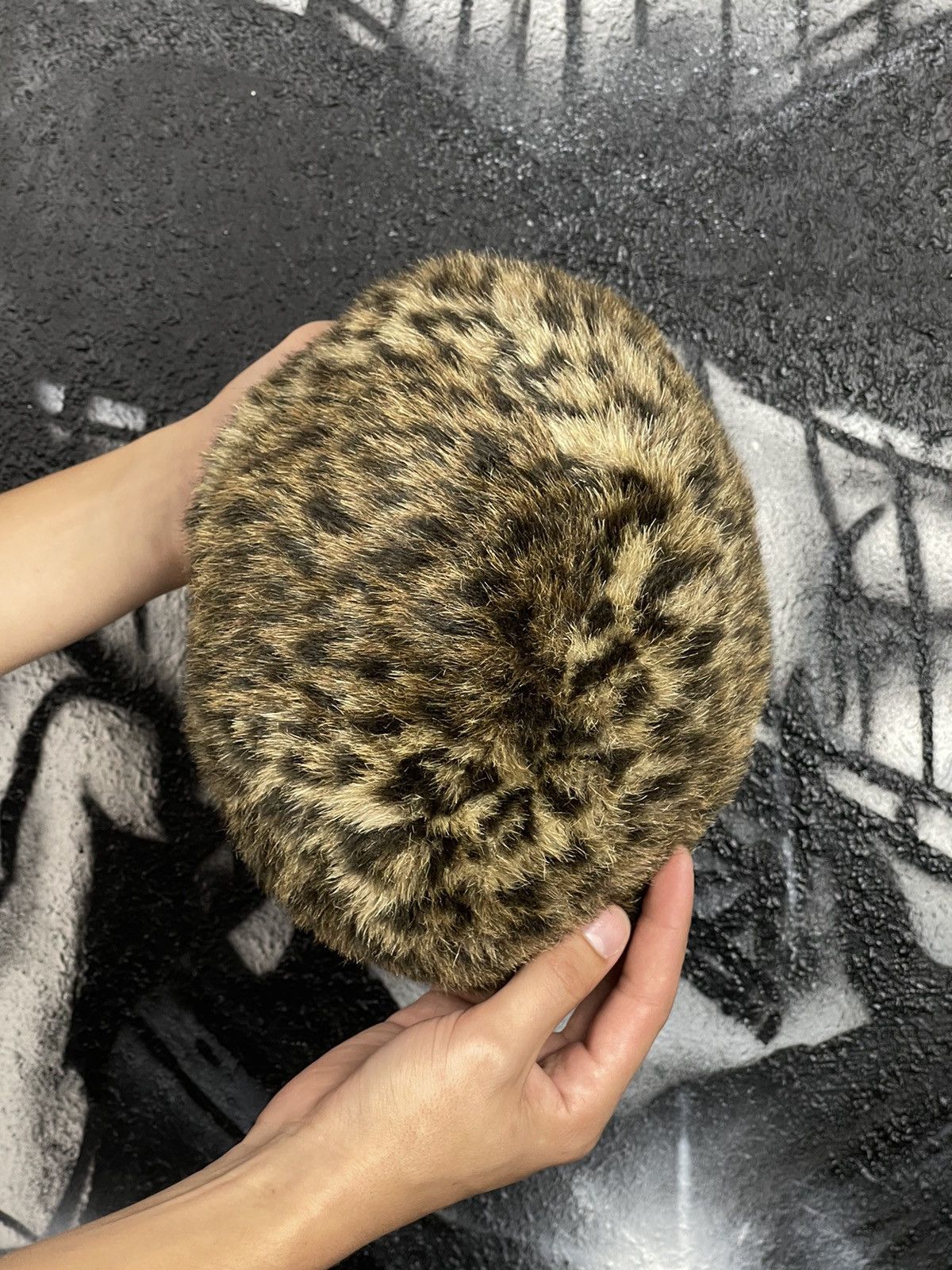 Kangol Kangol Y2K Vintage Leopard Print Faux Fur Hat Size ONE SIZE - 7 Thumbnail