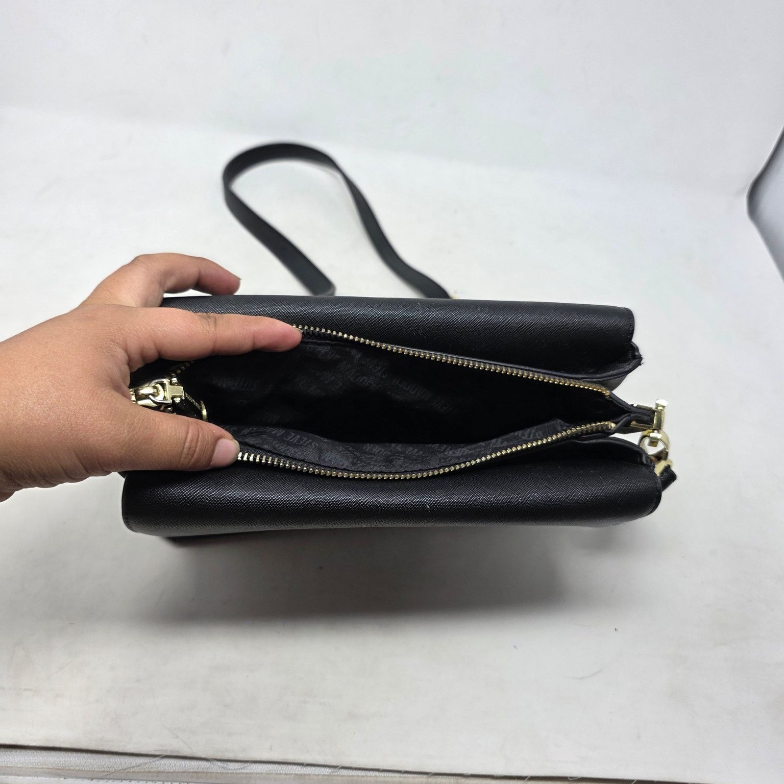 Steve Madden Steve Madden Black Crossbody Foldover Bag Gold Hardware Size ONE SIZE - 7 Thumbnail