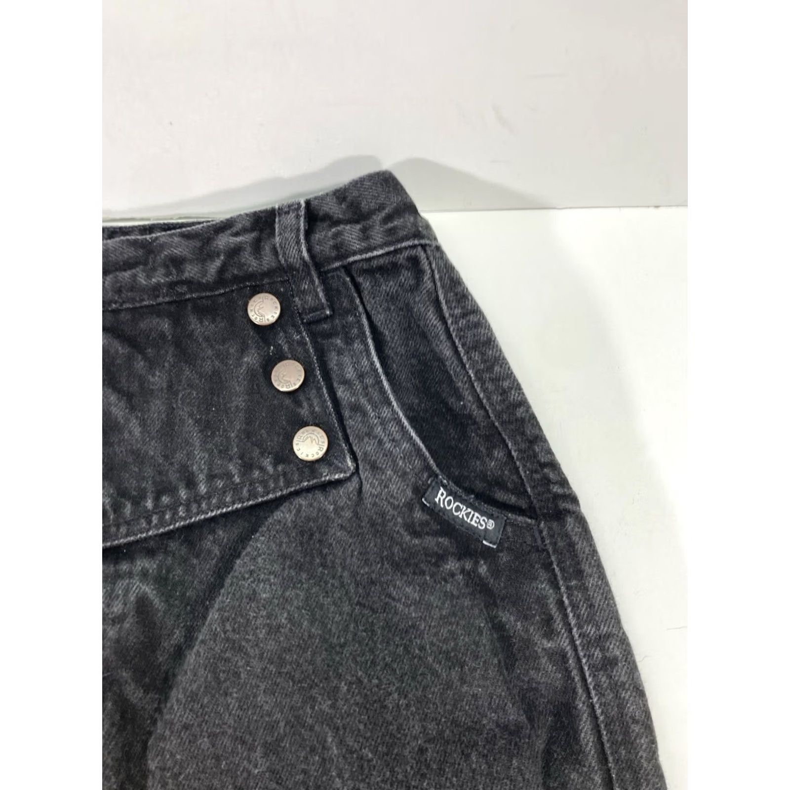Vintage VINTAGE Rockies Jeans Women 24X34 Black Denim Bareback Tapered Leg Cotton Front Flap VTG Size 42" / US 20 - 6 Thumbnail