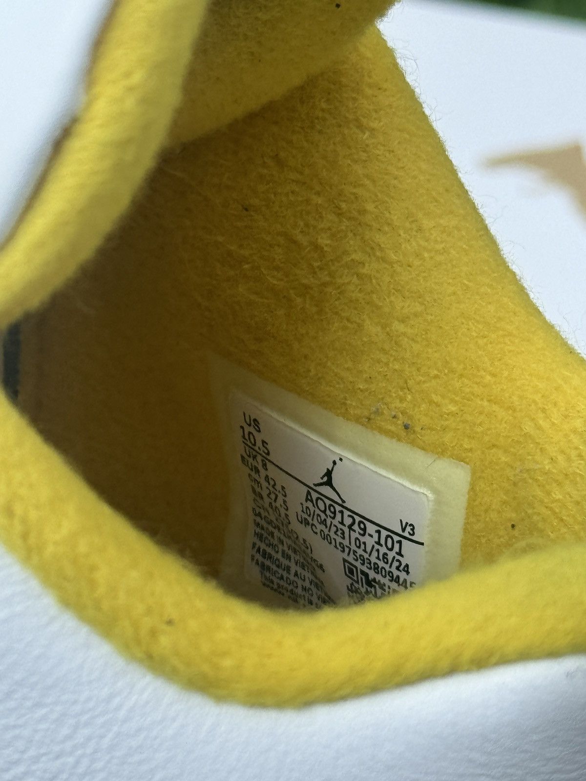 Jordan Brand Air Jordan 4 Retro Vivid Sulfur Size US 10.5 / EU 43-44 - 6 Thumbnail