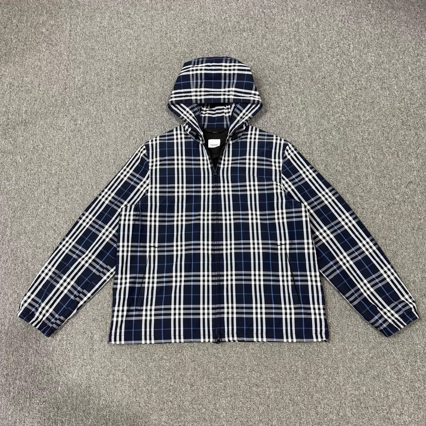 Burberry Burberry check hooded jacket M 99 new Size US M / EU 48-50 / 2 - 1 Thumbnail