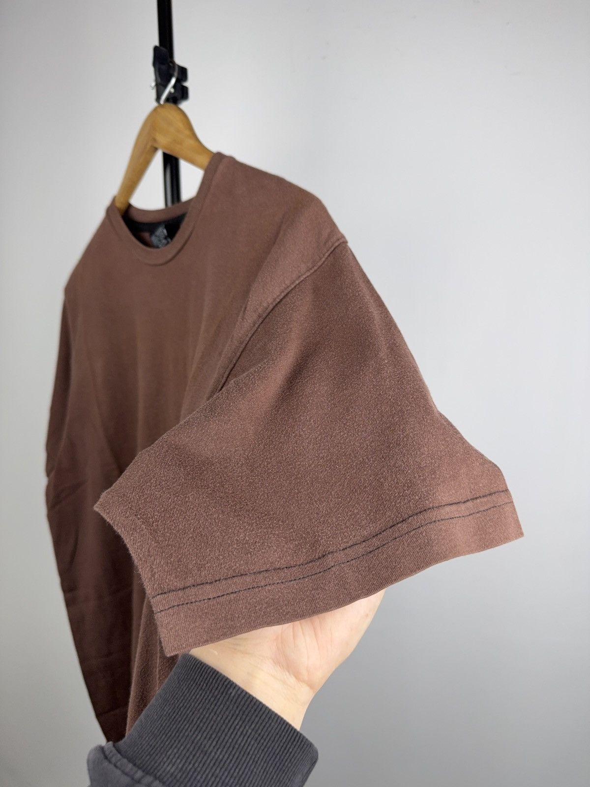 Nike Vintage 90s Nike Faded Mini Swoosh Brown T-Shirt Vintage Y2K Size US L / EU 52-54 / 3 - 9 Thumbnail