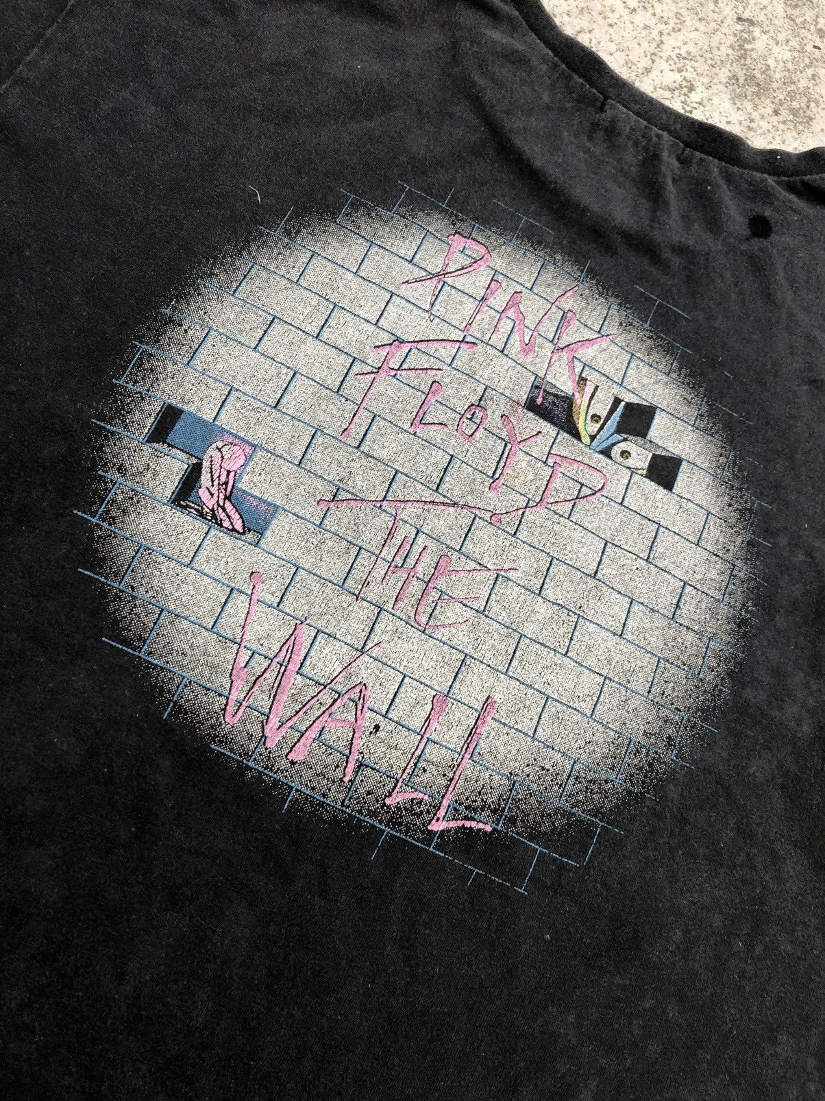 Band Tees PINK FLOYD THE WALL BLACK FADED TEE Size US XL / EU 56 / 4 - 7 Thumbnail